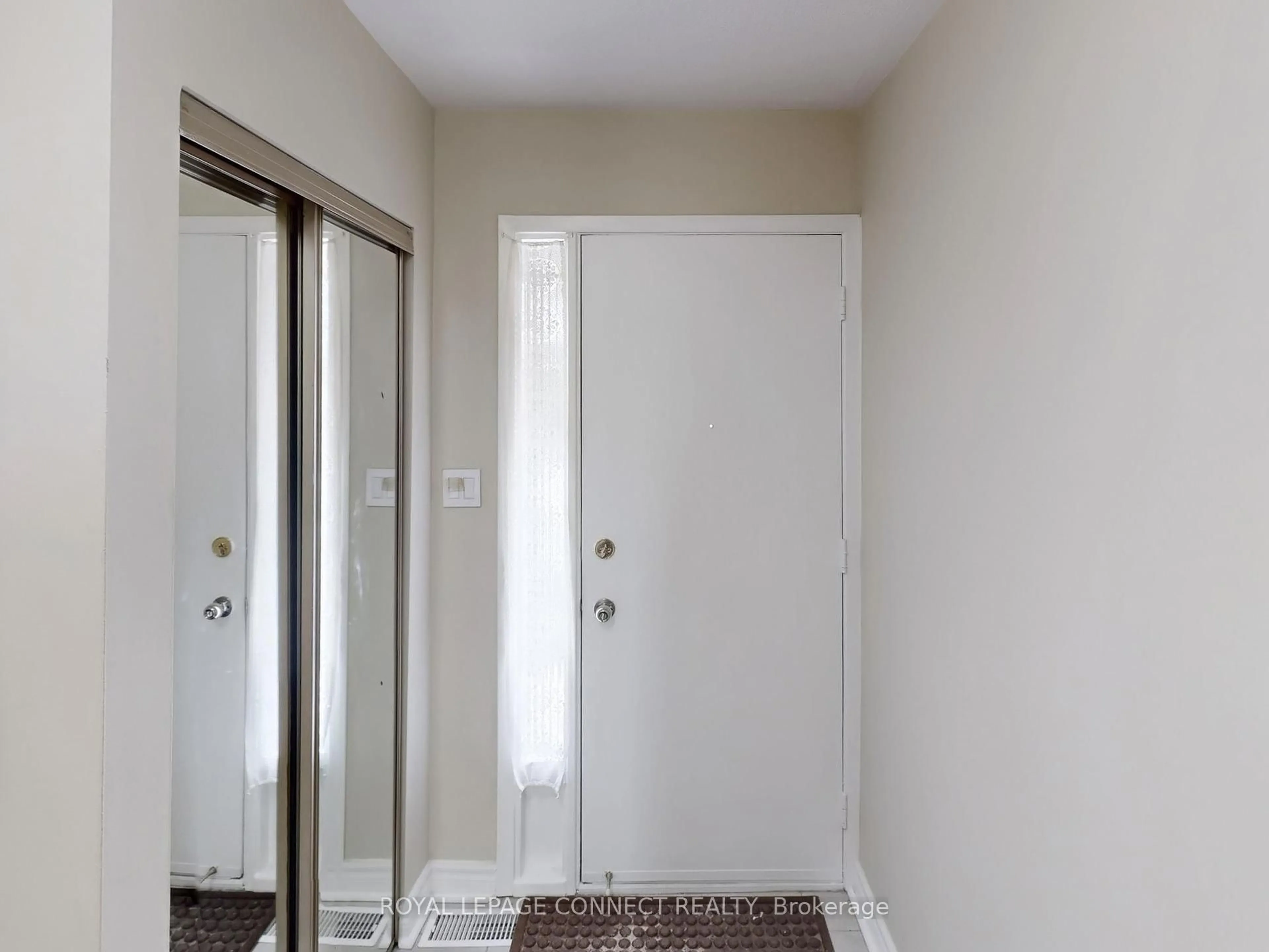 Indoor entryway for 2451 Bridletowne Circ #29, Toronto Ontario M1W 2Y4