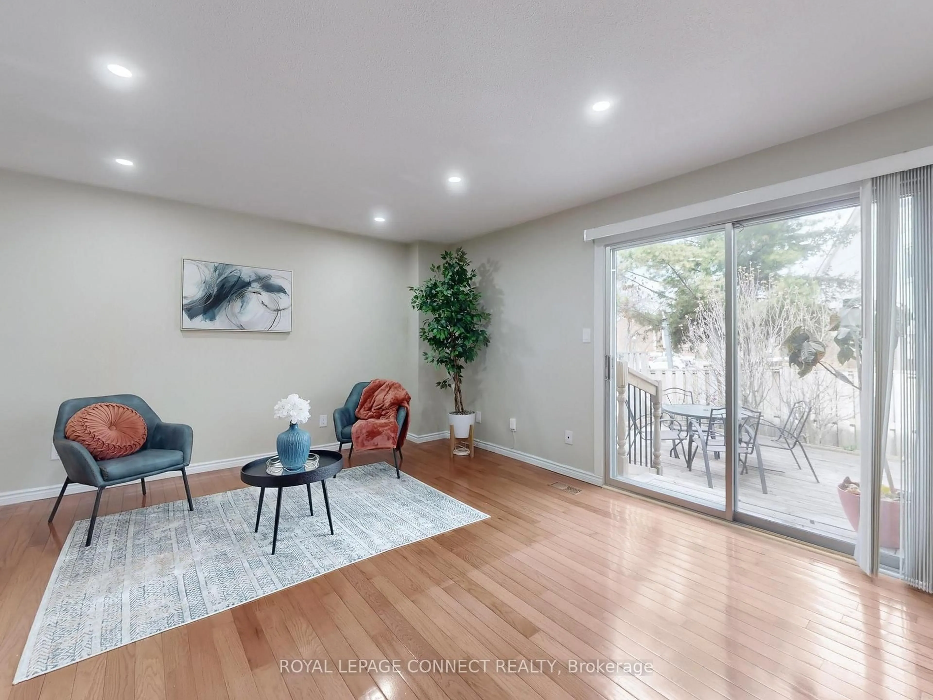 Living room with furniture, unknown for 2451 Bridletowne Circ #29, Toronto Ontario M1W 2Y4