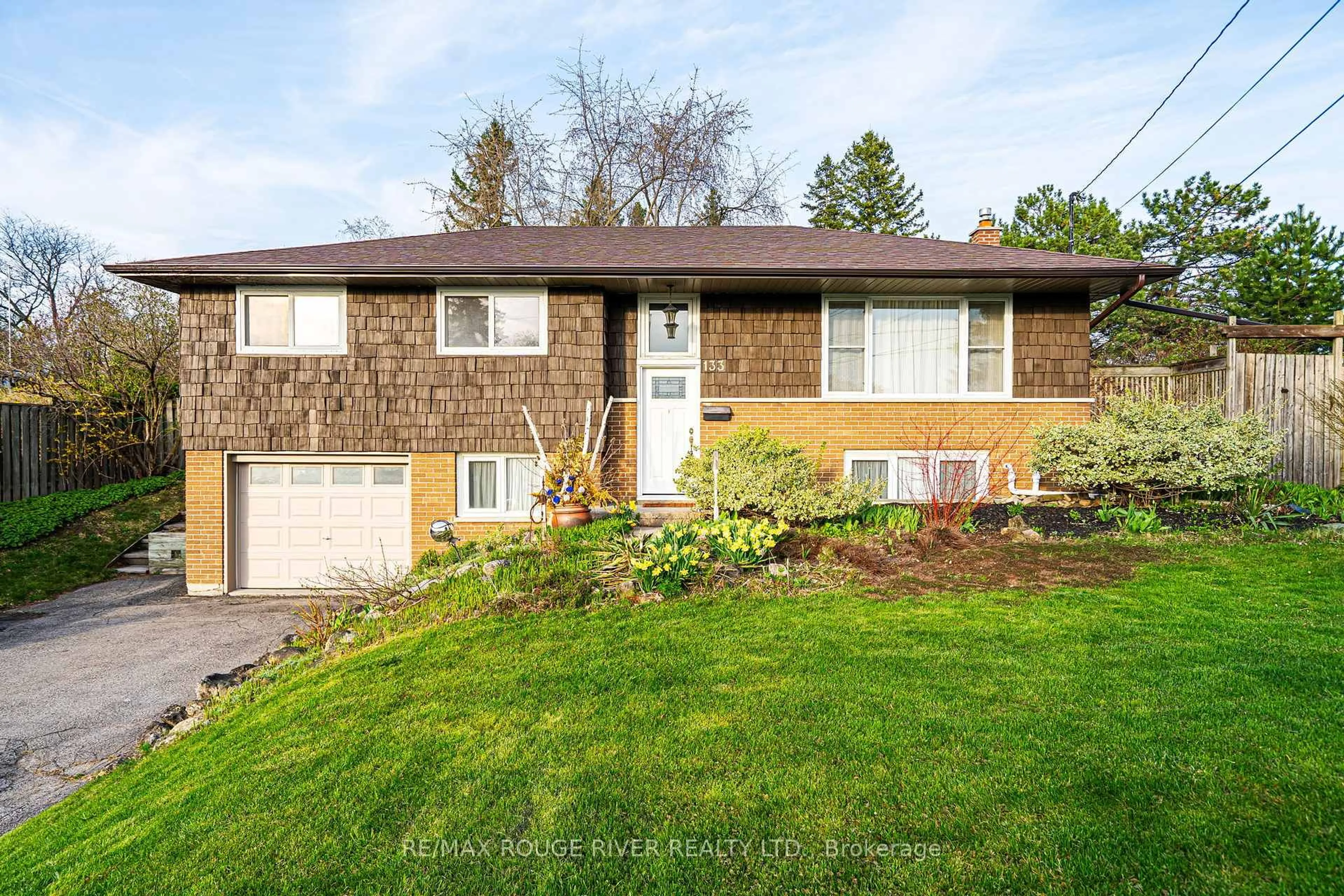 Unknown for 133 Elizabeth Cres, Whitby Ontario L1N 3S1