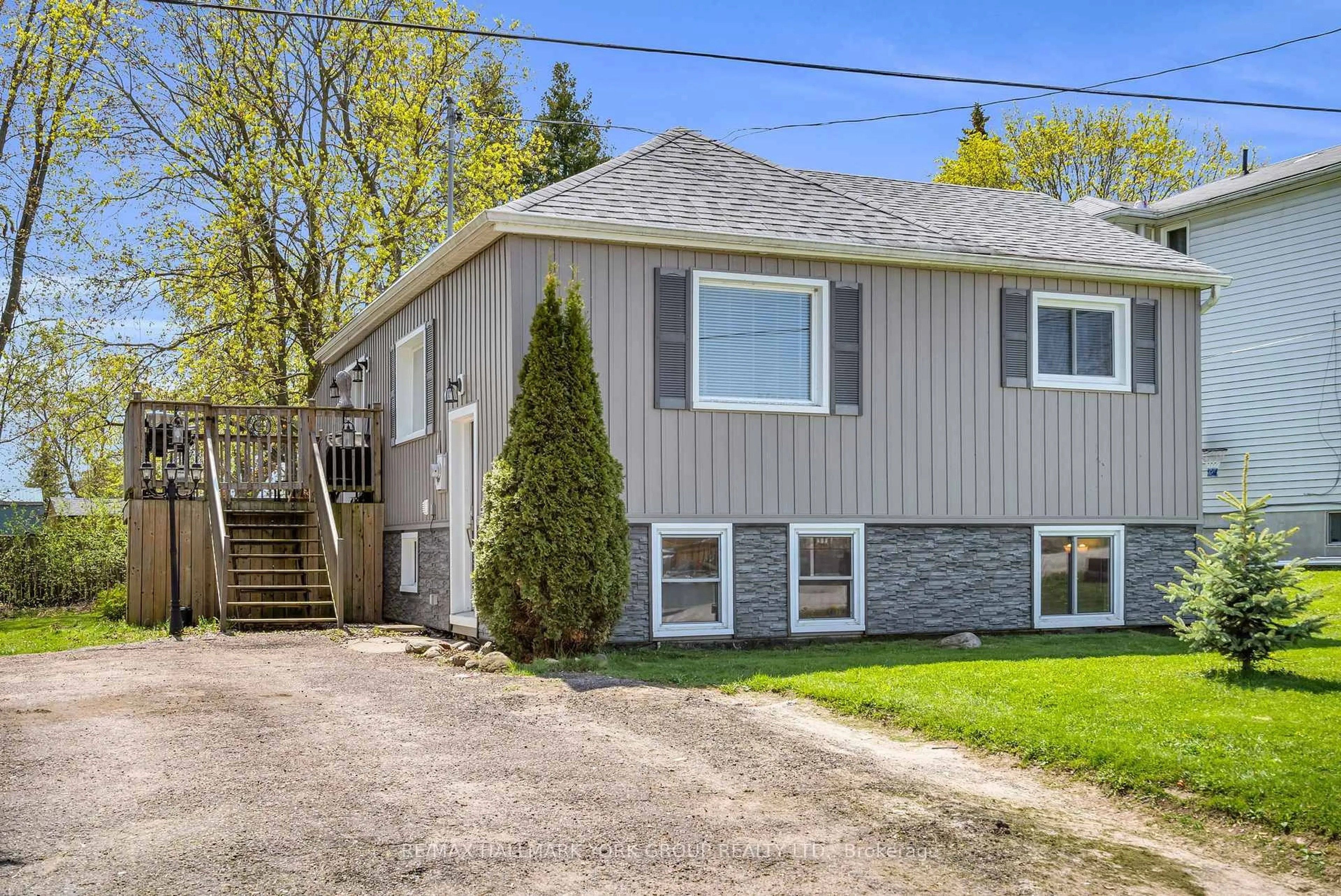 Patio, street for 152 Centre St, Scugog Ontario L0B 1E0