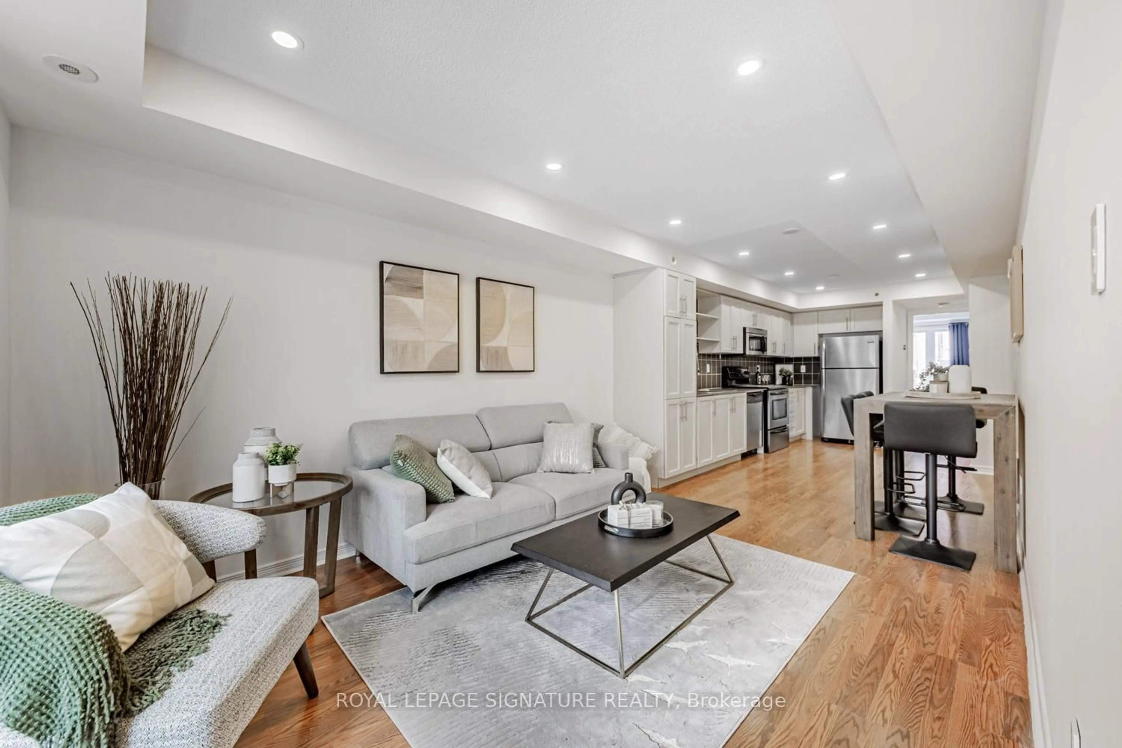 Living room with furniture, unknown for 817 Dundas St #5, Toronto Ontario M4M 1P9