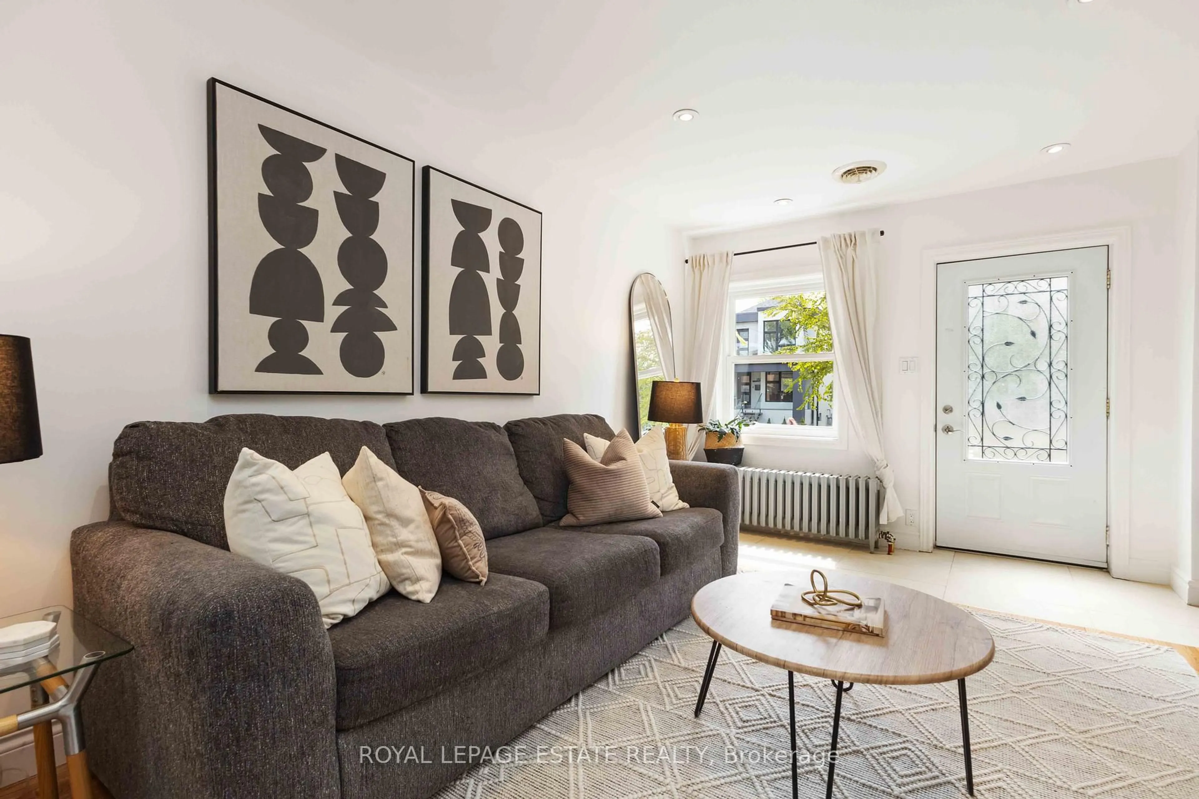 Living room with furniture, unknown for 185 Oak Park Ave, Toronto Ontario M4C 4N1