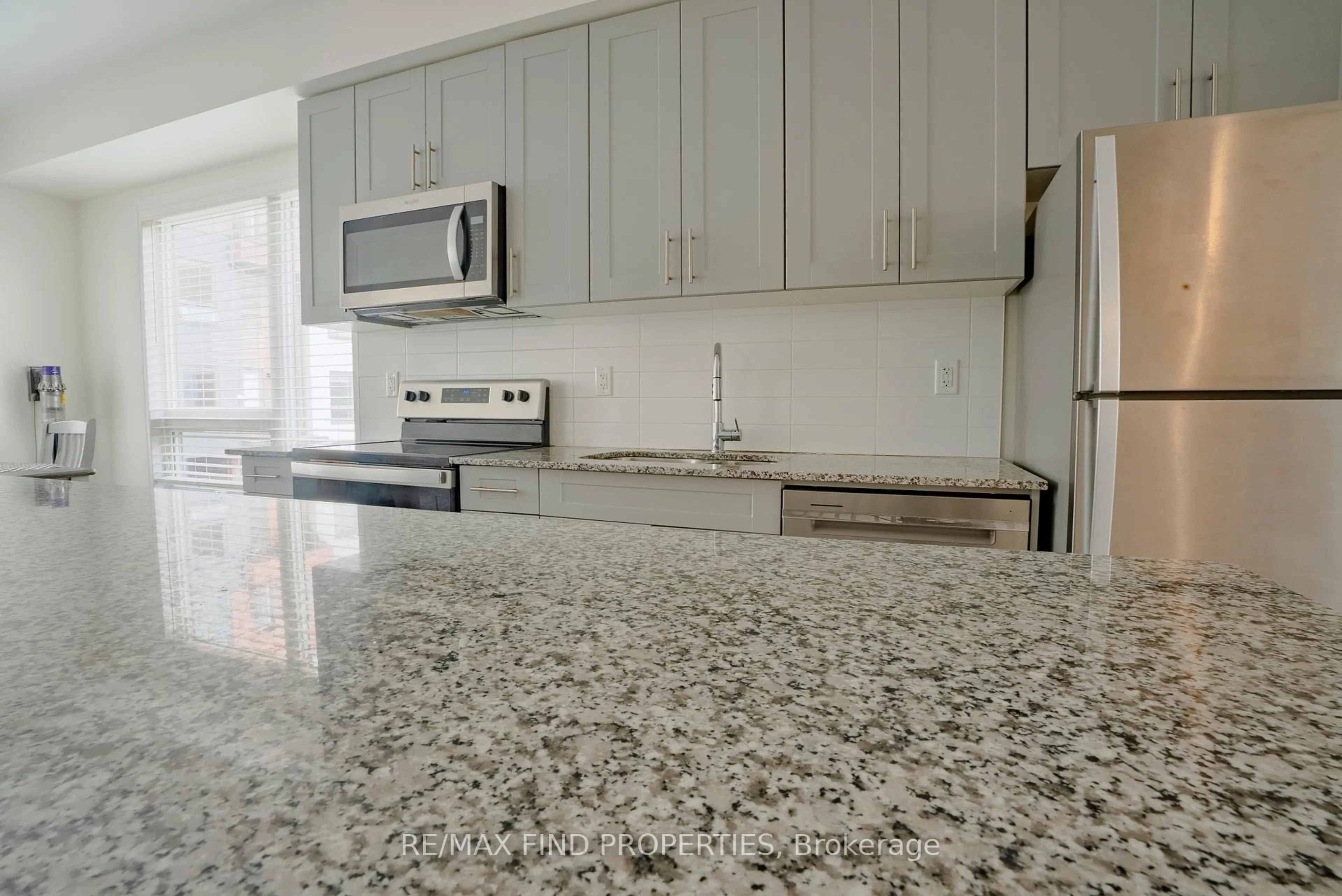 Standard kitchen, ceramic/tile floor for 1622 Pleasure Valley Path, Oshawa Ontario L1G 0E3