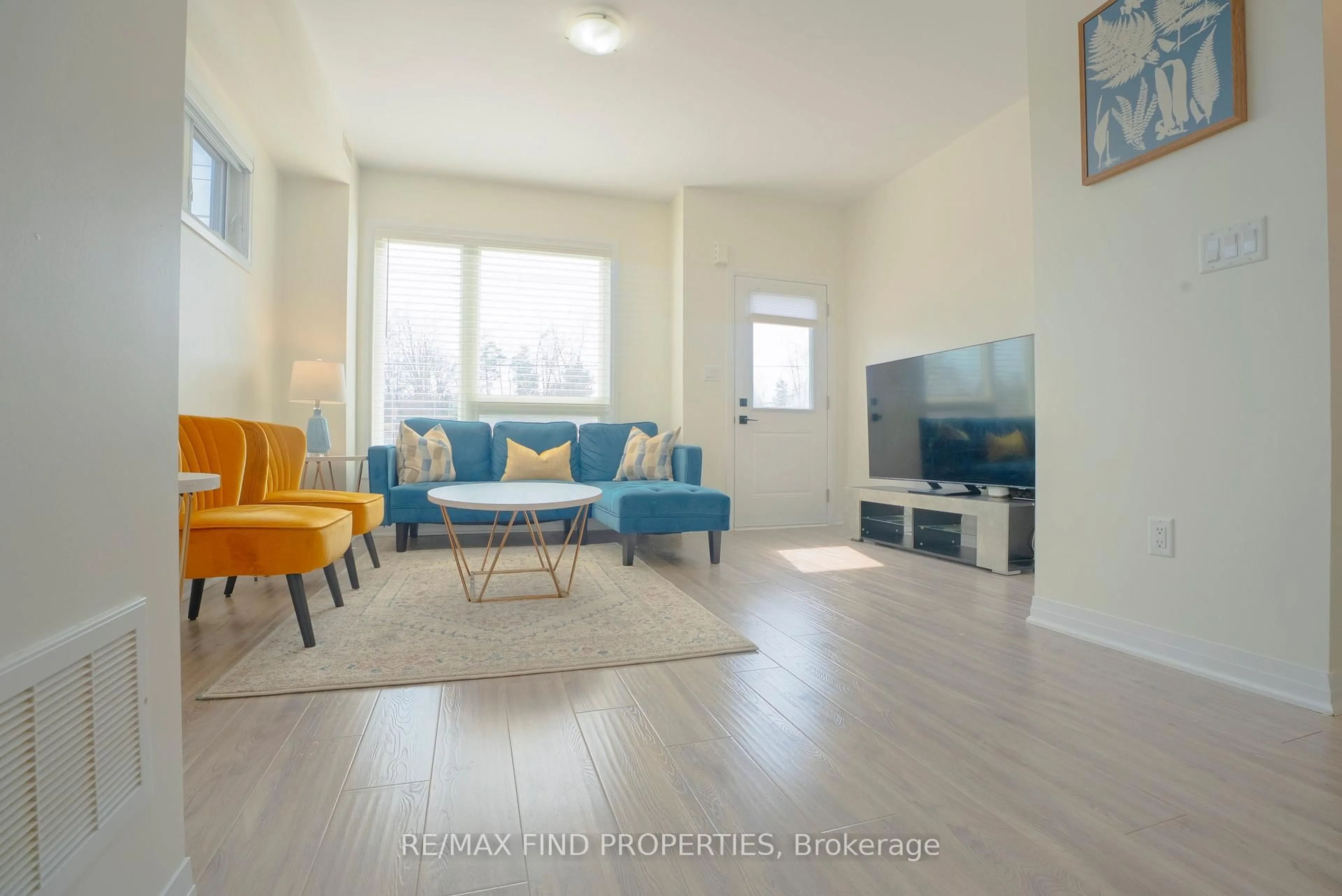 Living room with furniture, unknown for 1622 Pleasure Valley Path, Oshawa Ontario L1G 0E3