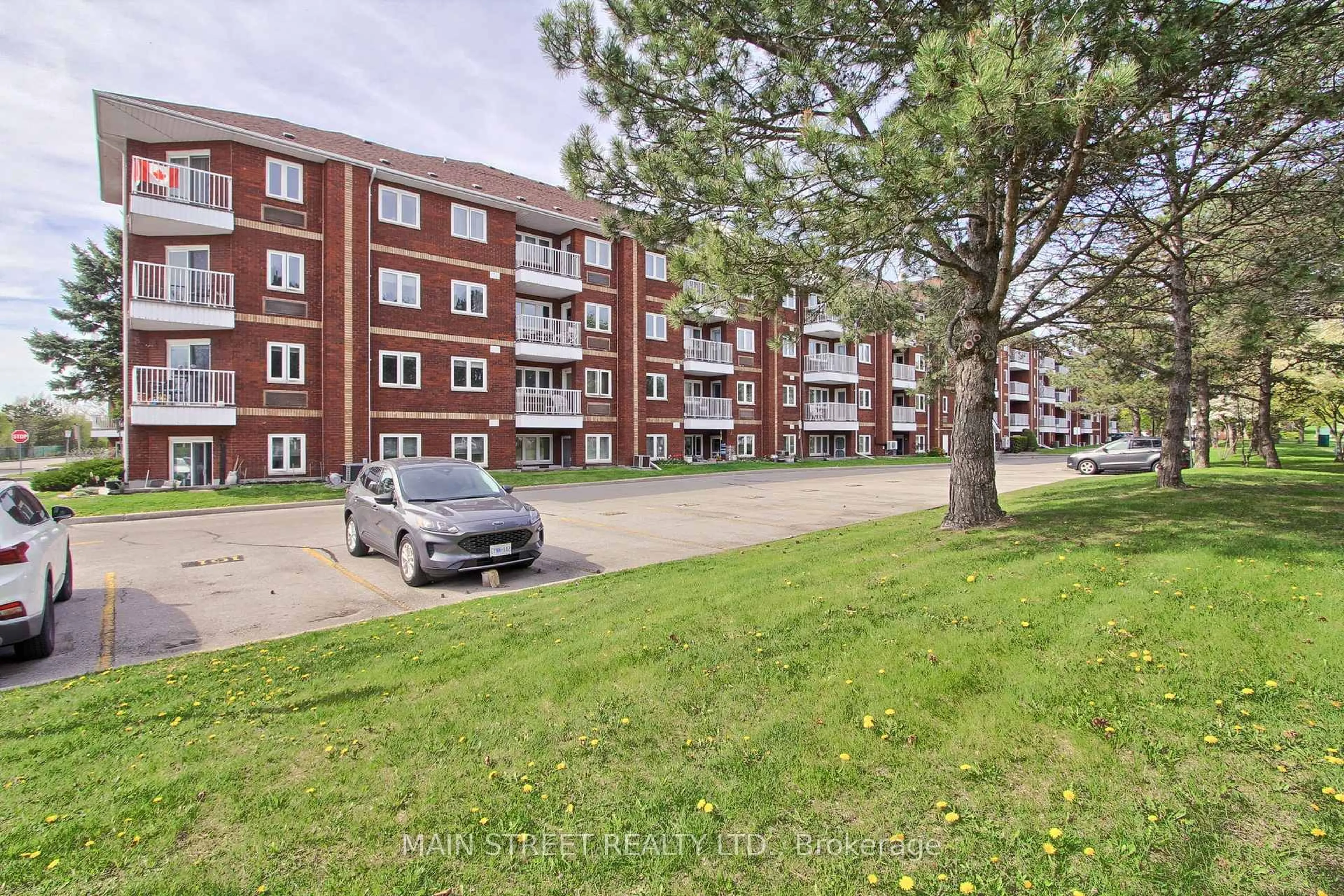 A pic from outside/outdoor area/front of a property/back of a property/a pic from drone, street for 189 Lake Driveway Dr #302, Ajax Ontario L1S 7J1