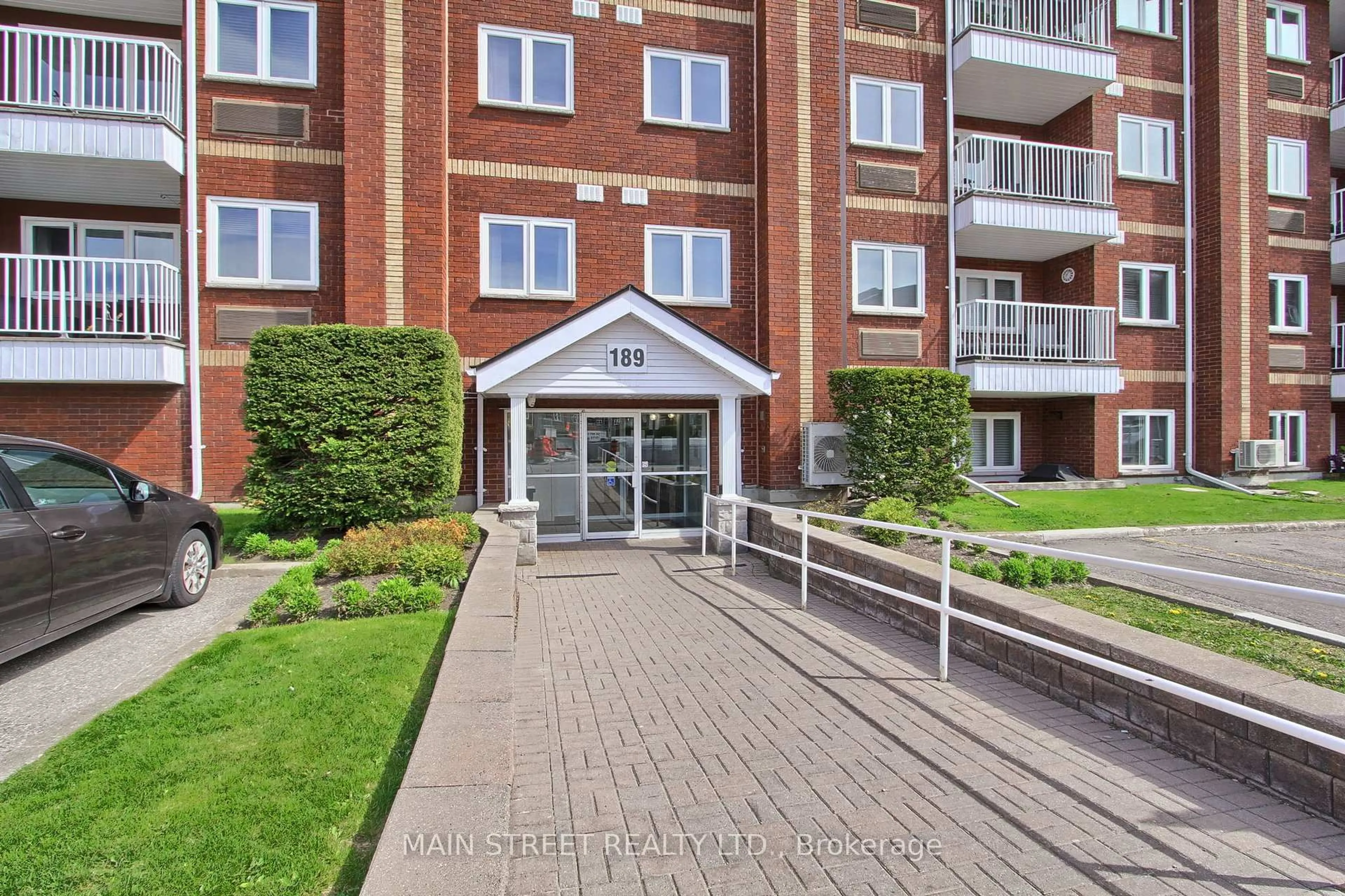 Indoor foyer for 189 Lake Driveway Dr #302, Ajax Ontario L1S 7J1