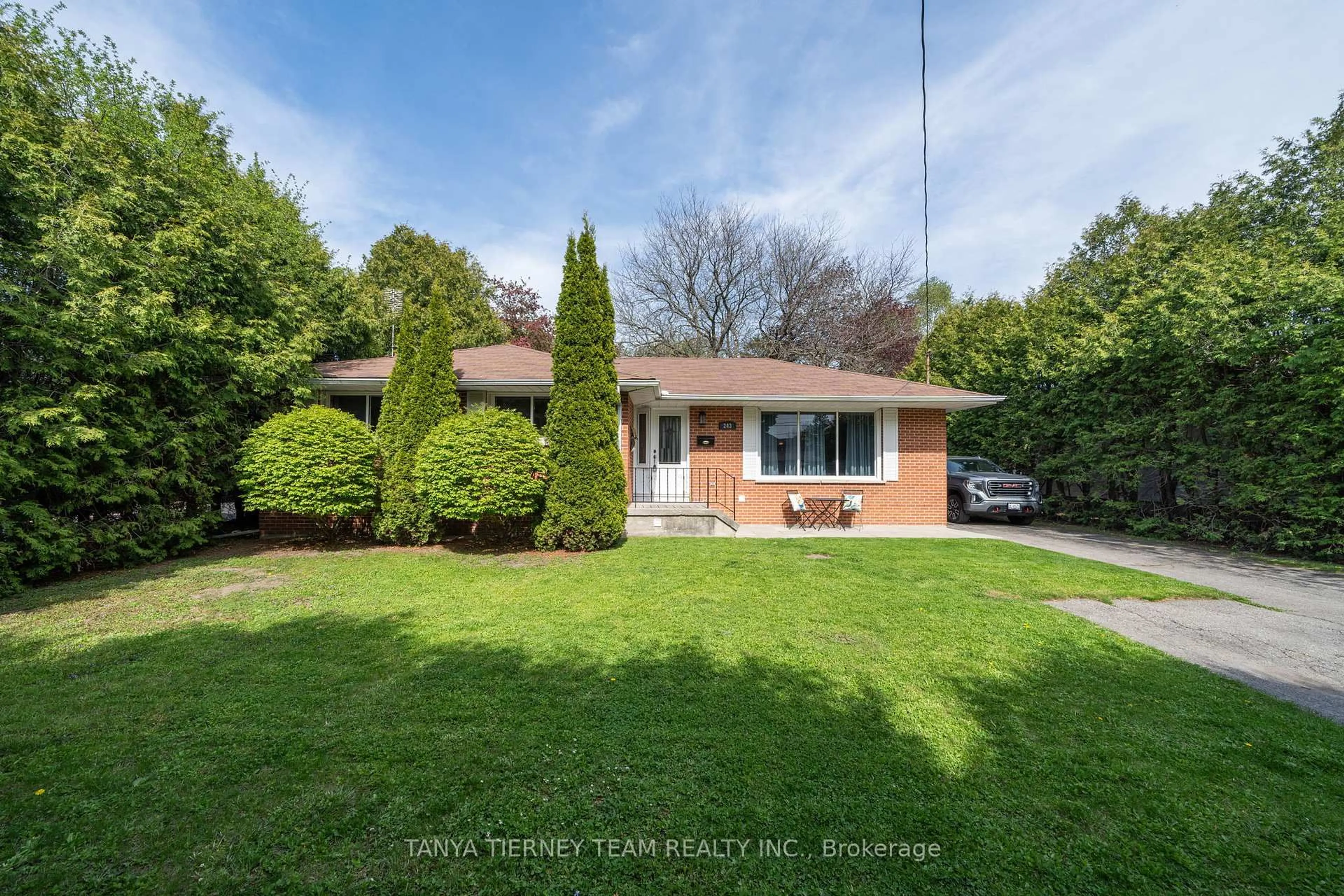 Unknown for 243 Garrard Rd, Whitby Ontario L1N 3K9