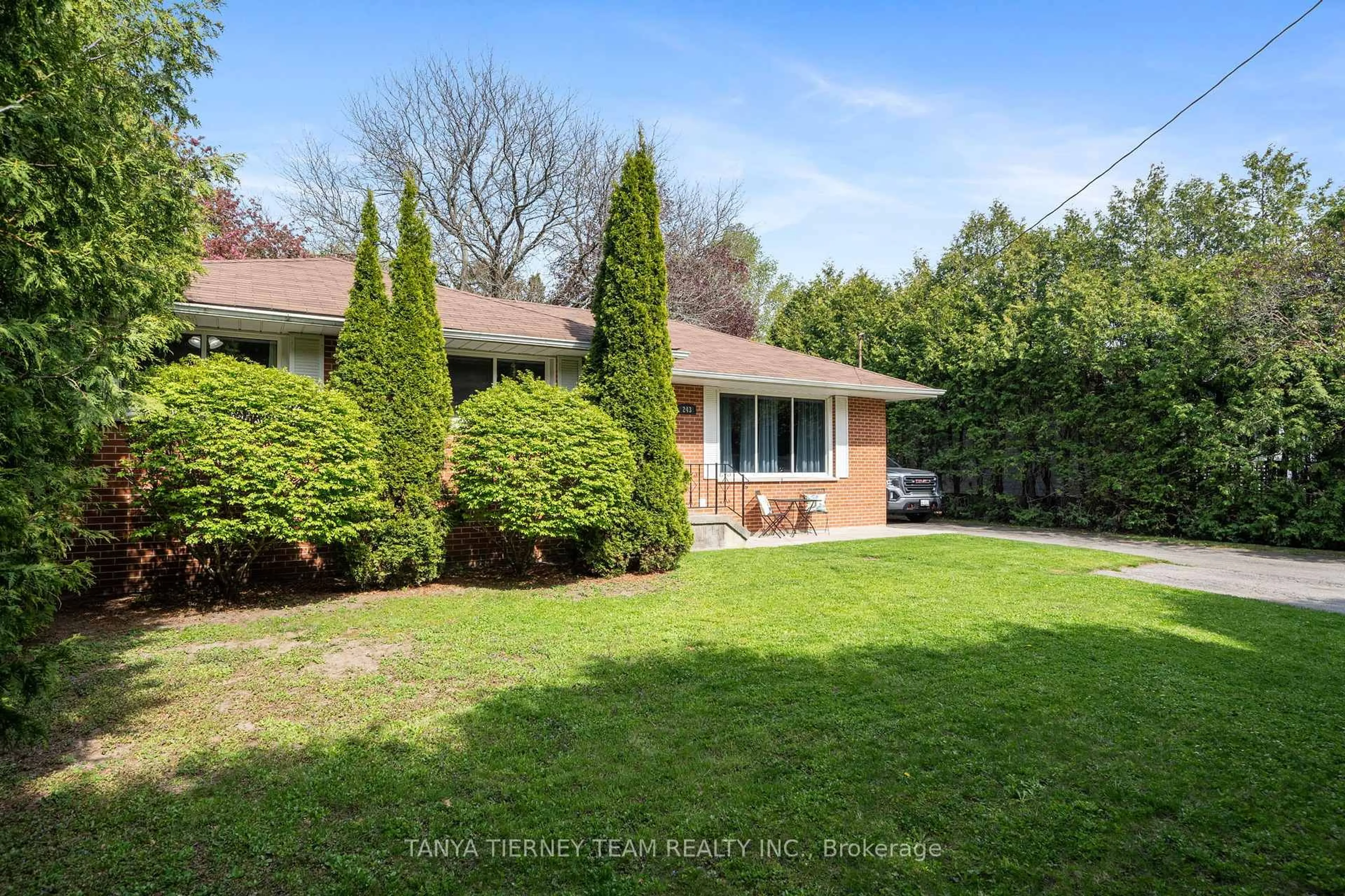 A pic from outside/outdoor area/front of a property/back of a property/a pic from drone, street for 243 Garrard Rd, Whitby Ontario L1N 3K9