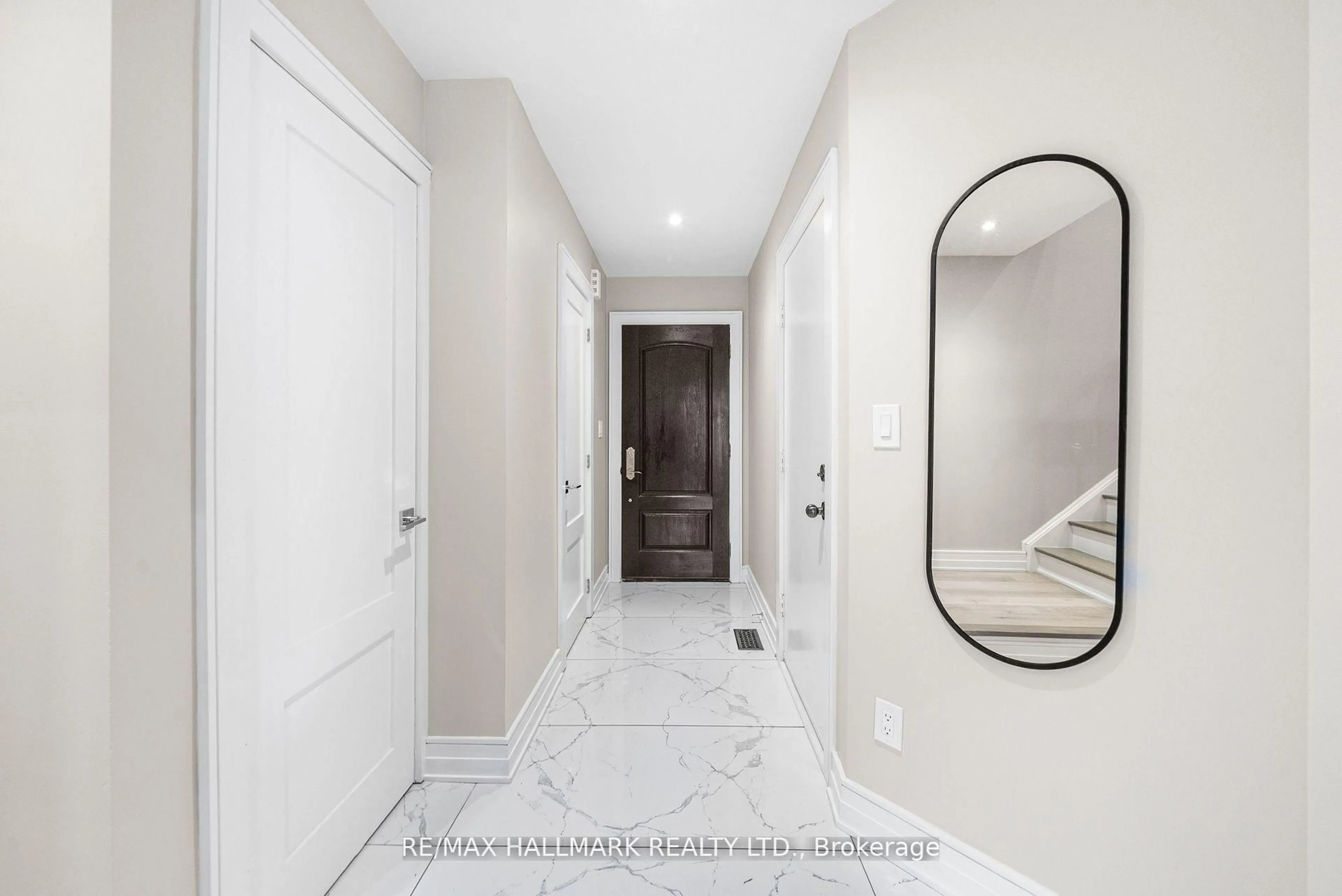 Indoor entryway for 315 Granby Crt, Pickering Ontario L1V 7B9