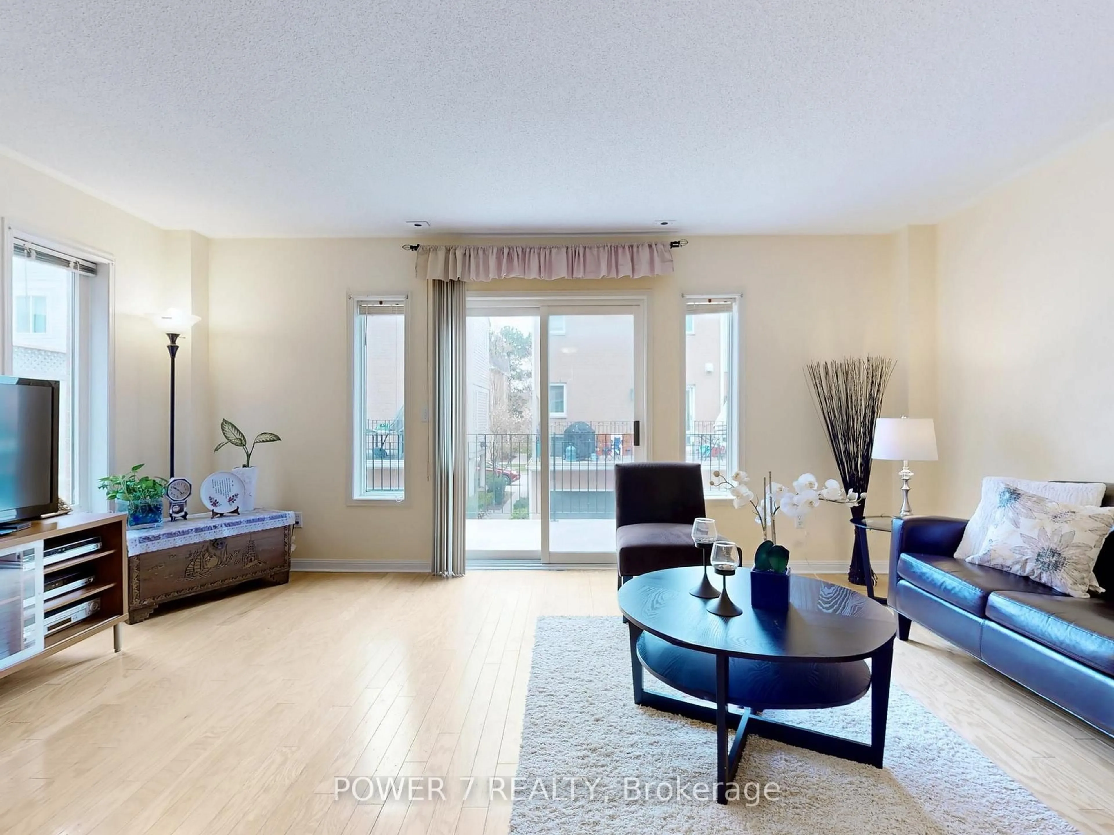 Living room with furniture, unknown for 83 Mondeo Dr #515, Toronto Ontario M1P 5B6