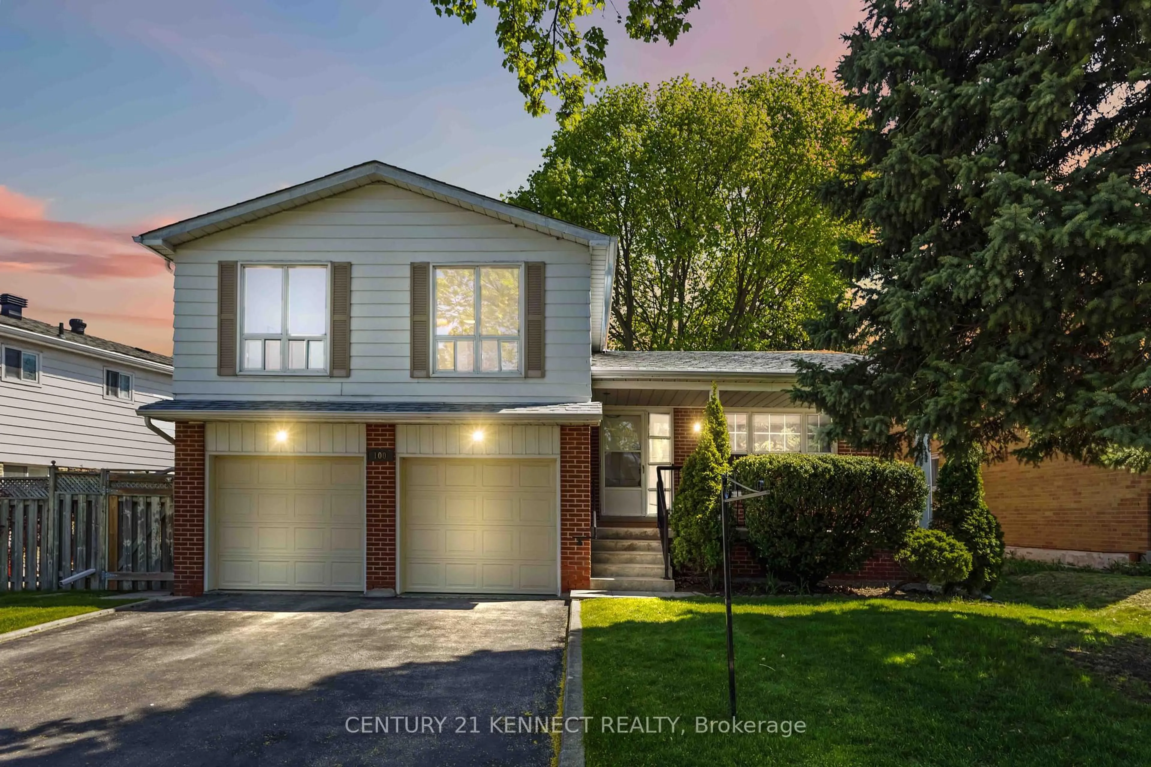 Home with vinyl exterior material, street for 100 Briarscross Blvd, Toronto Ontario M1S 3K5