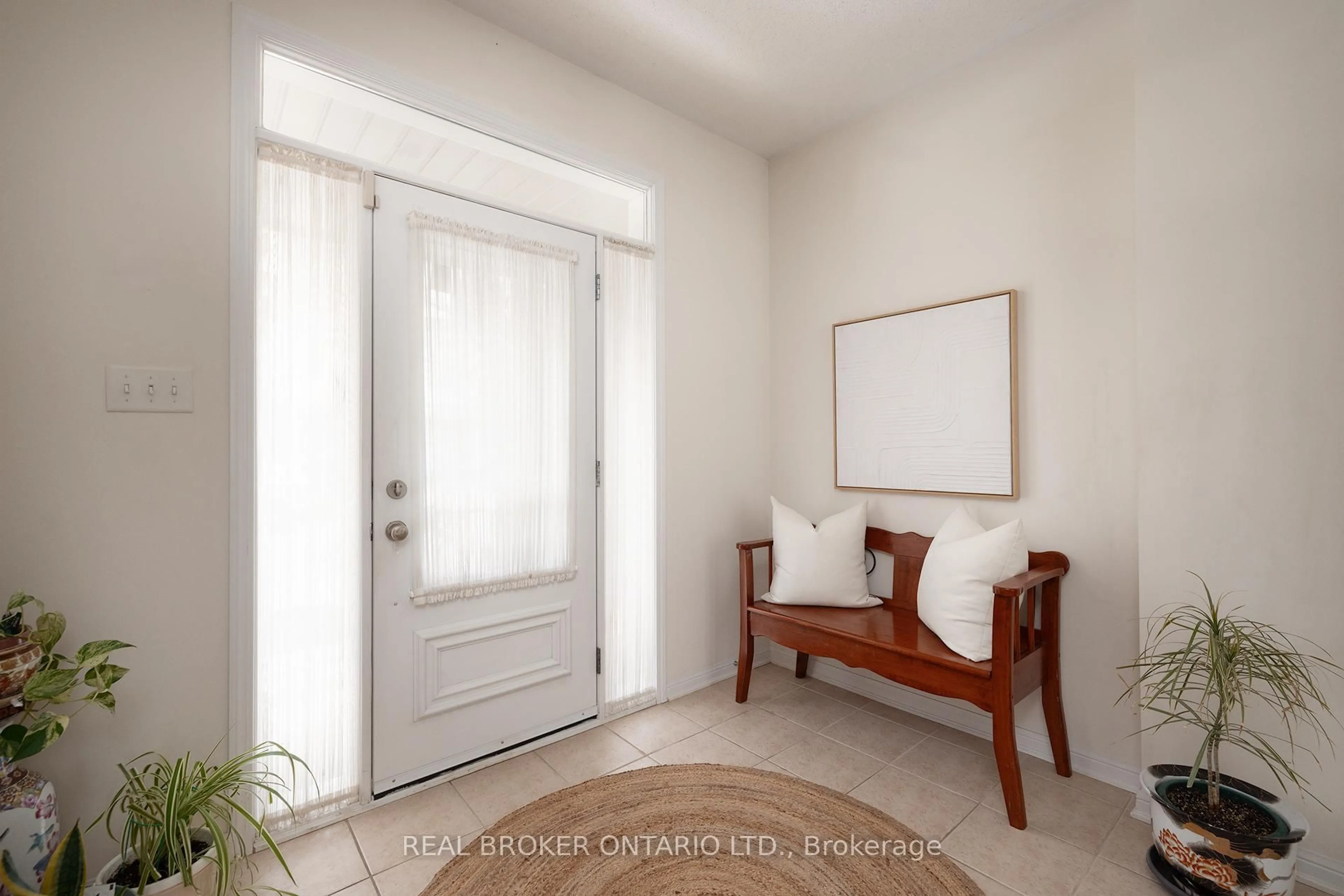 Indoor entryway for 24 Yates Ave, Toronto Ontario M1L 0C8