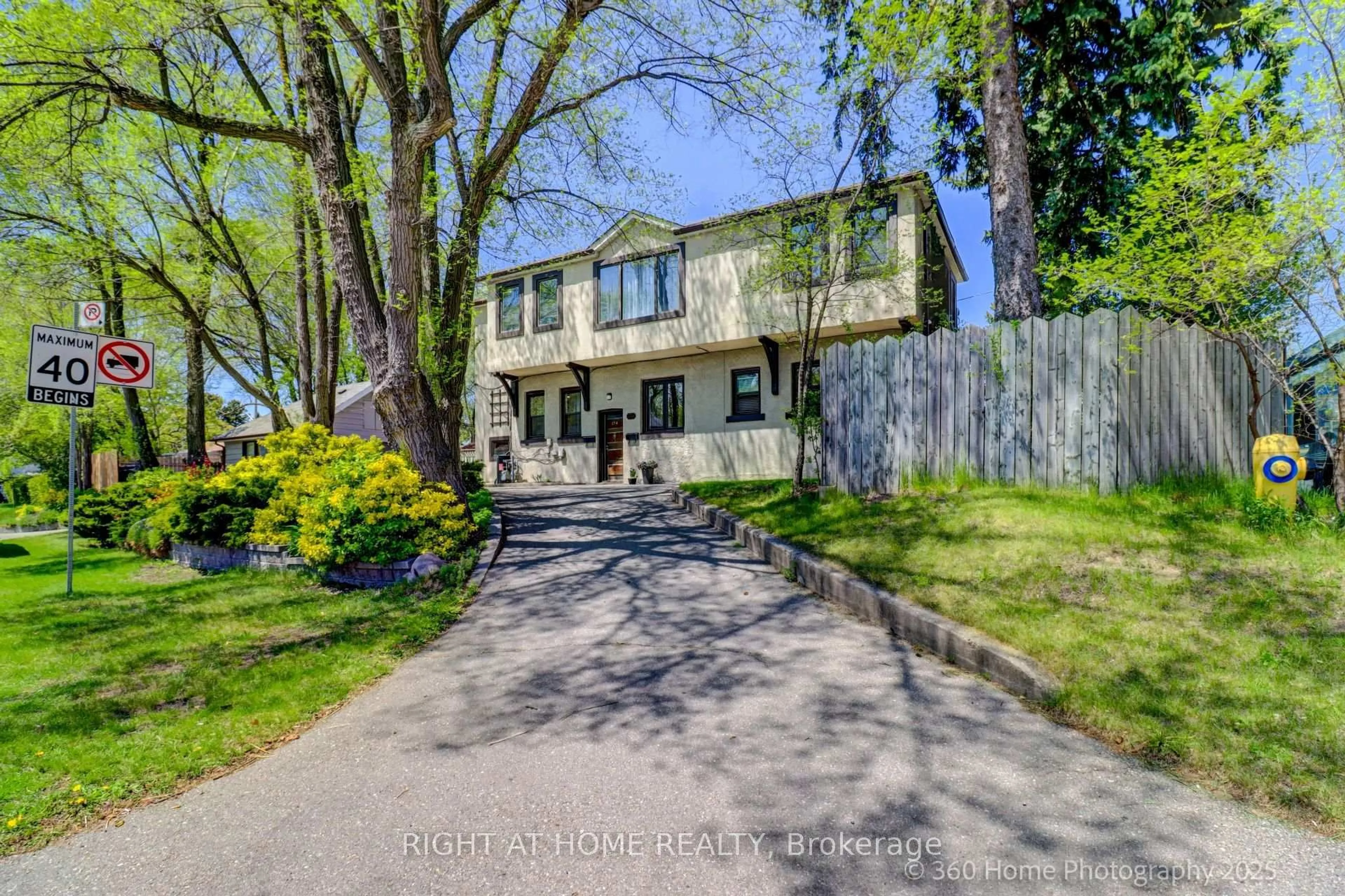 A pic from outside/outdoor area/front of a property/back of a property/a pic from drone, street for 274 Pharmacy Ave, Toronto Ontario M1L 3G2
