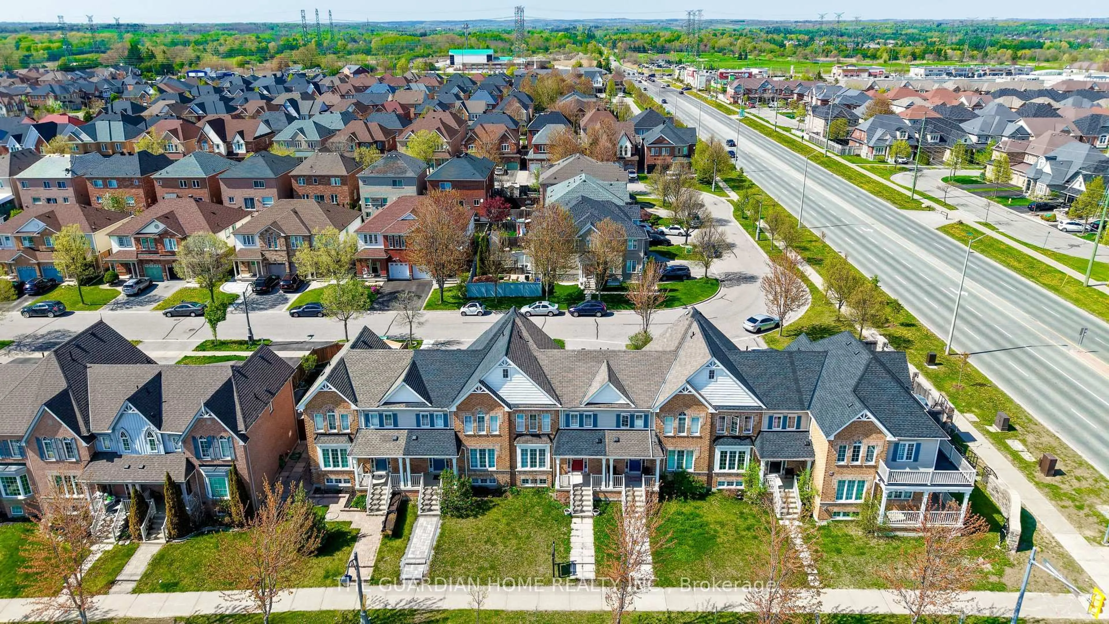A pic from outside/outdoor area/front of a property/back of a property/a pic from drone, street for 116 Williamson Dr, Ajax Ontario L1T 0A5