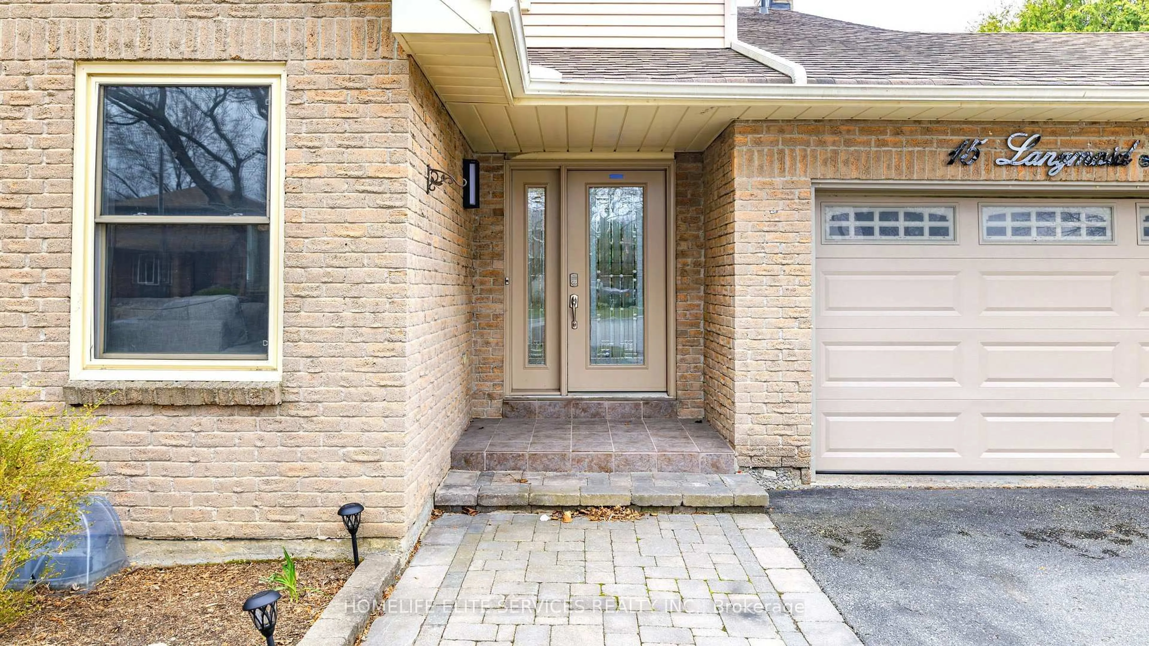 Home with brick exterior material, street for 15 Langmaid Crt, Whitby Ontario L1N 6M7