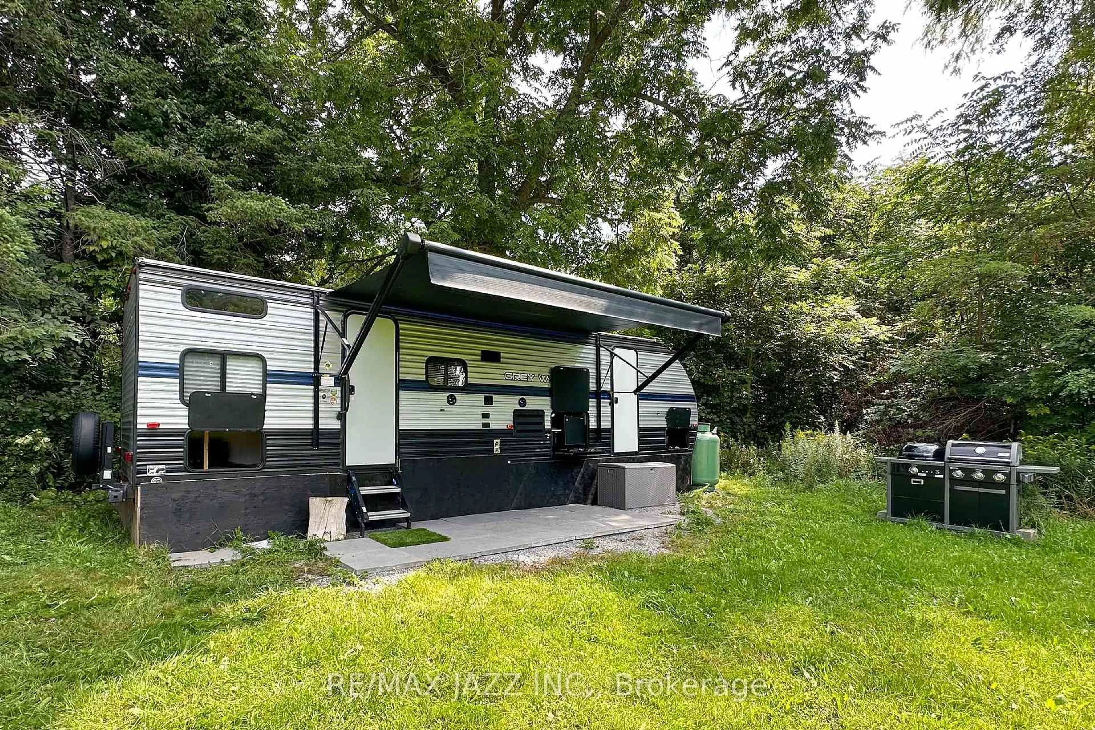 Home with vinyl exterior material, street for 650 Lakeridge Rd, Ajax Ontario L1P 1Z8