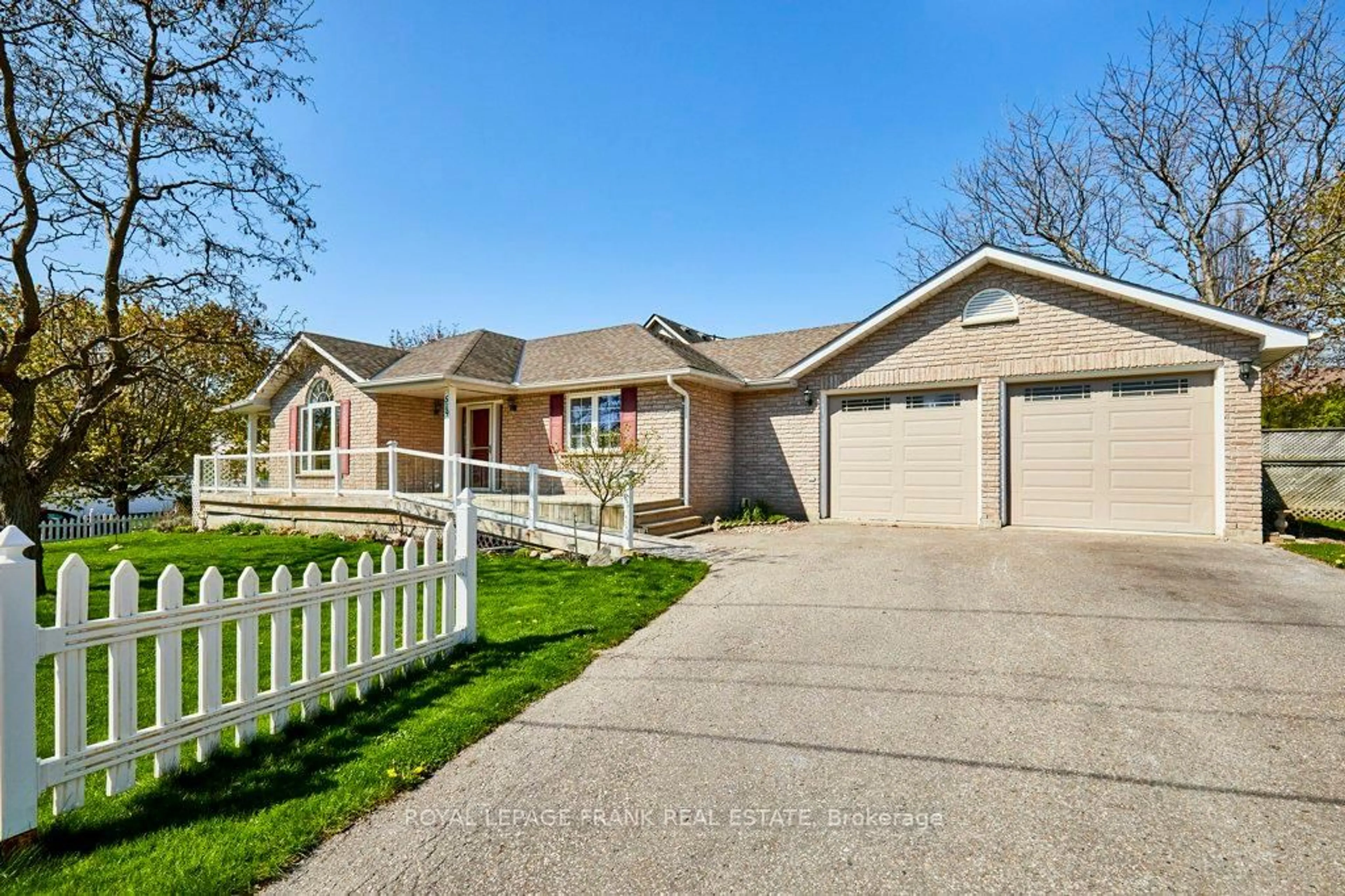Home with vinyl exterior material, street for 519 Alma St, Scugog Ontario L9L 1R5