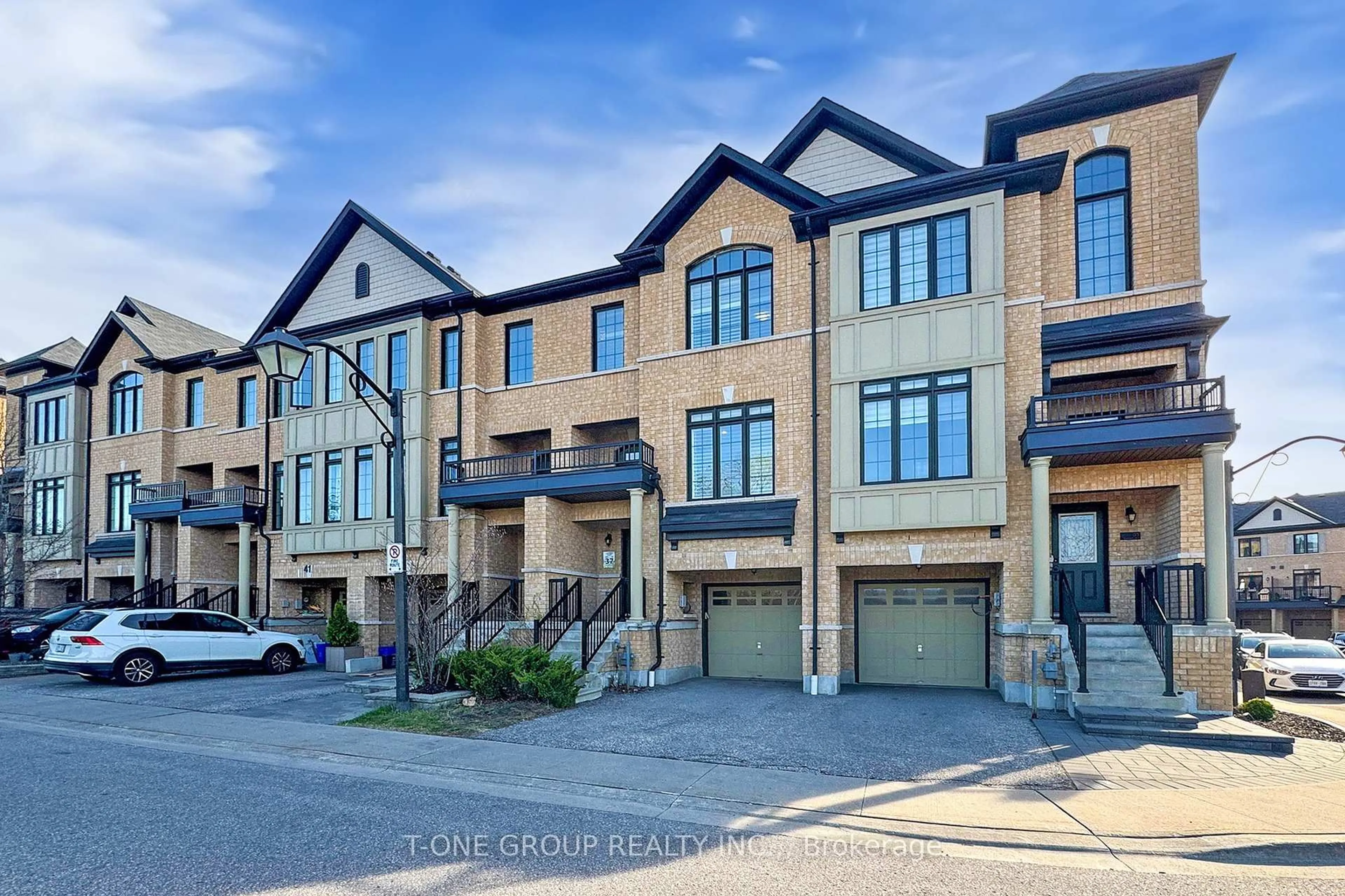 A pic from outside/outdoor area/front of a property/back of a property/a pic from drone, street for 37 Quarrie Lane, Ajax Ontario L1T 0N1