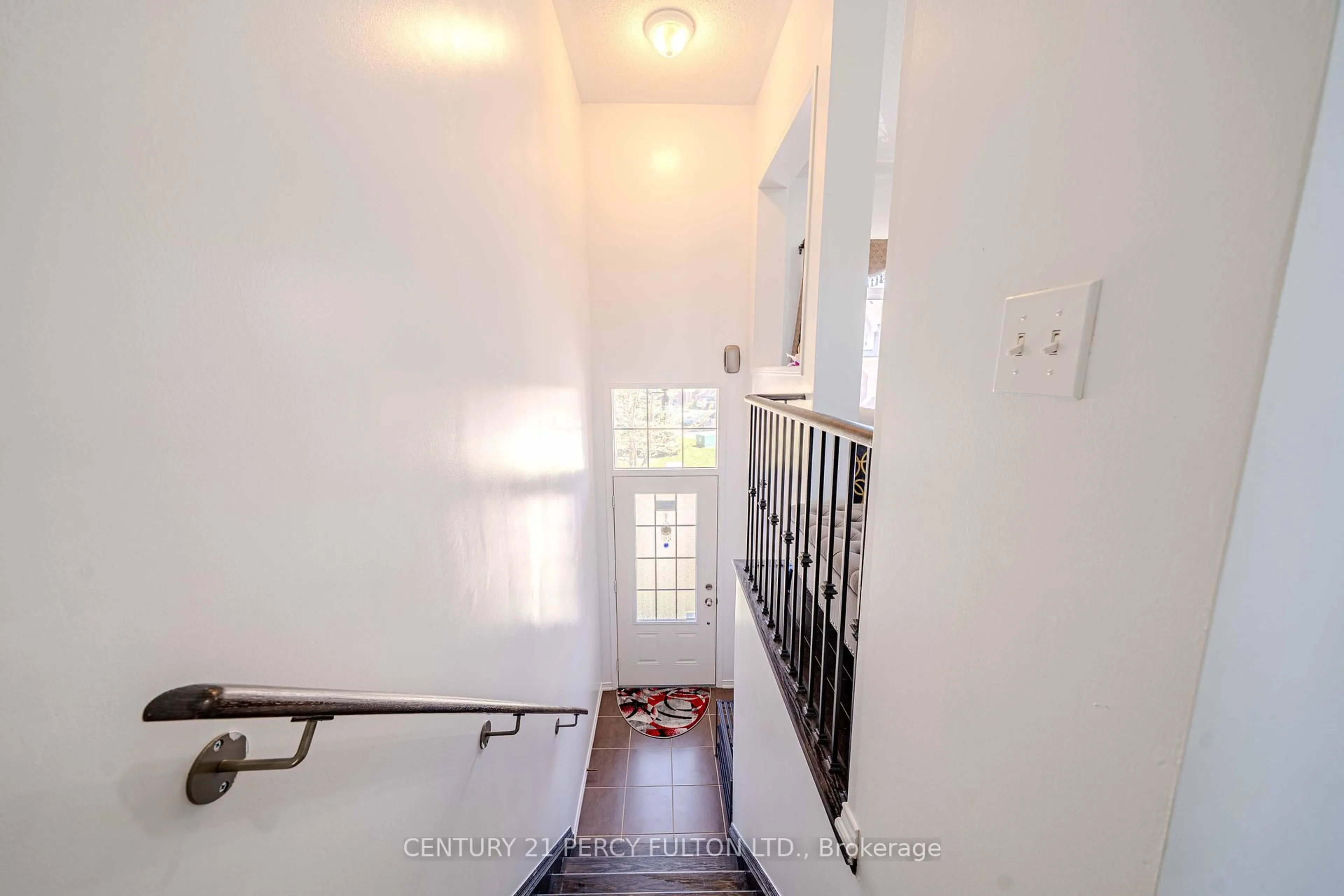 Indoor foyer for 22 Burtonbury Lane #11, Ajax Ontario L1Z 0C9