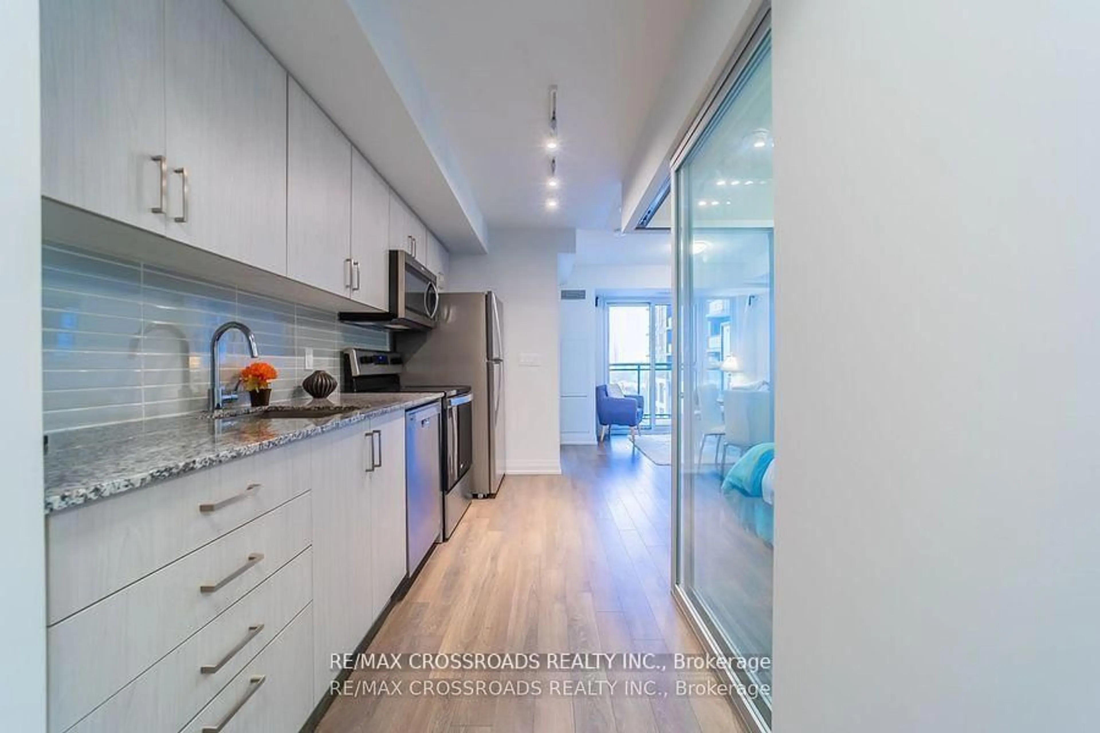 Open concept kitchen, unknown for 20 Meadowglen Pl #422, Toronto Ontario M1G 0A9