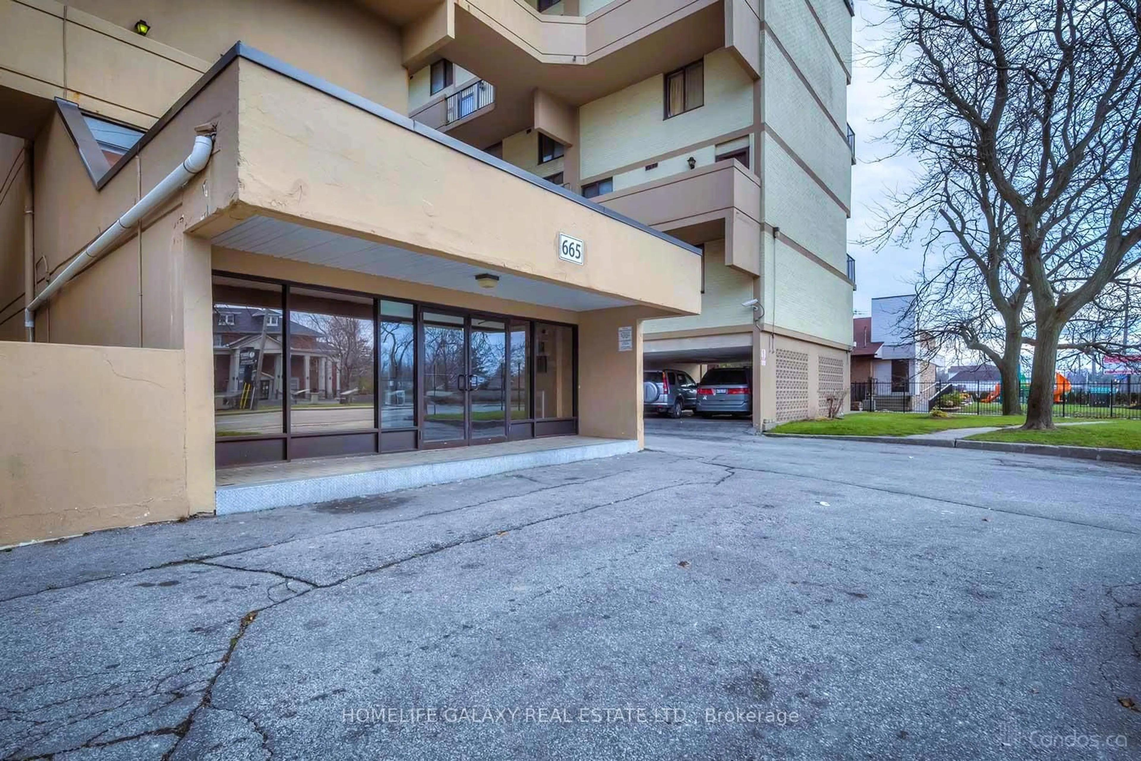 Indoor foyer for 665 Kennedy Rd #704, Toronto Ontario M1K 5E2