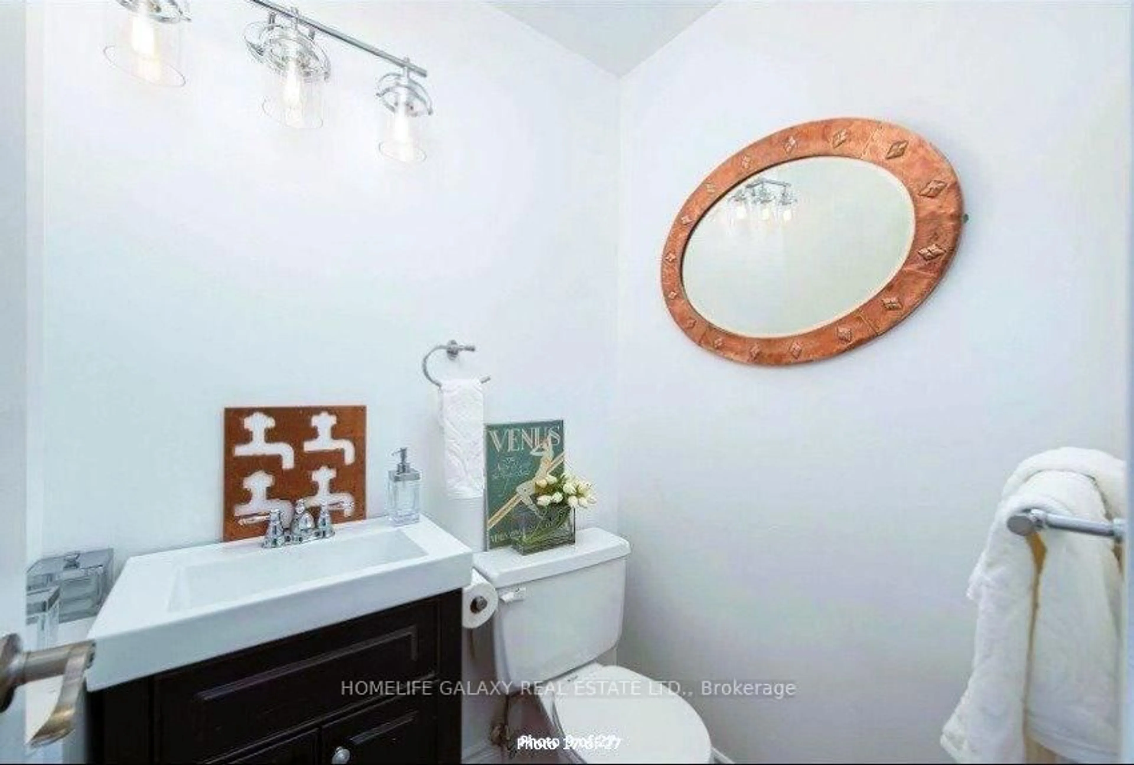 Standard bathroom, ceramic/tile floor for 665 Kennedy Rd #704, Toronto Ontario M1K 5E2