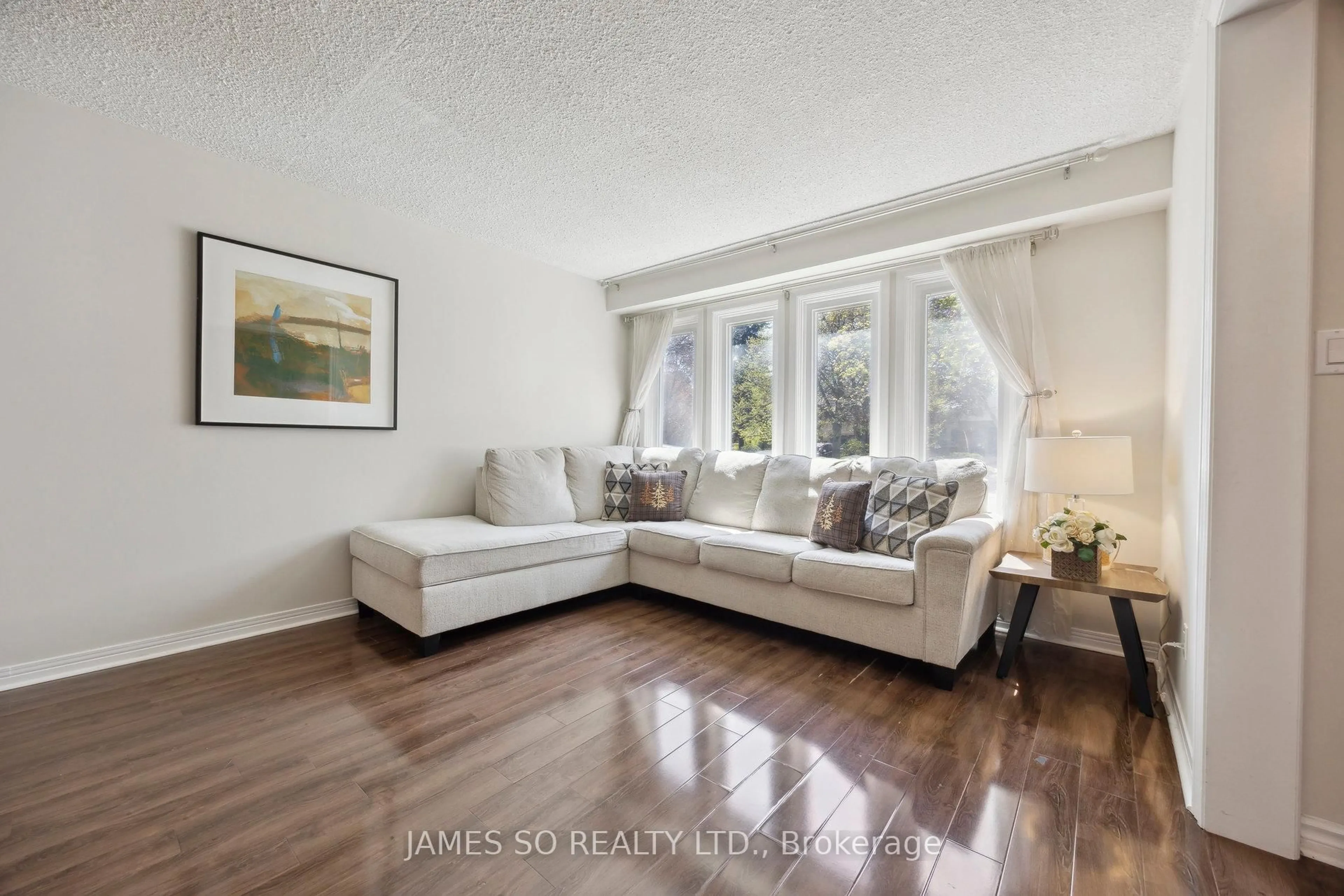 Living room with furniture, unknown for 32 Relroy Crt, Toronto Ontario M1W 2Y7