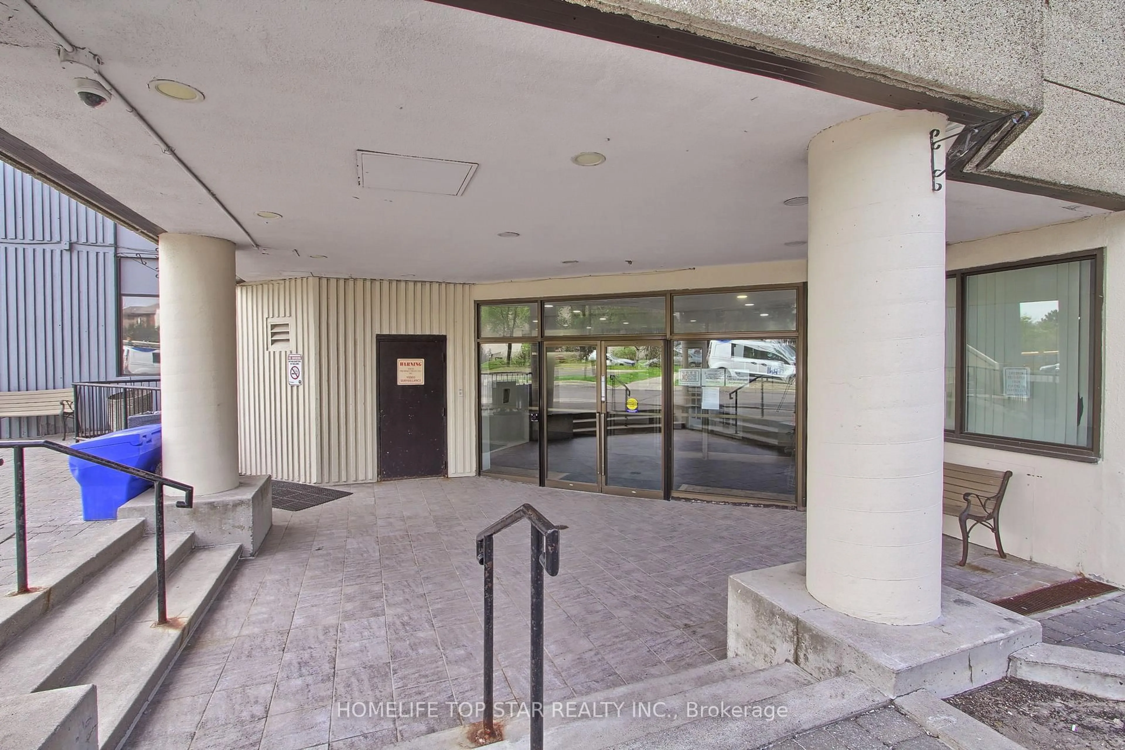 Indoor foyer for 5580 Sheppard Ave #613, Toronto Ontario M1B 2L3
