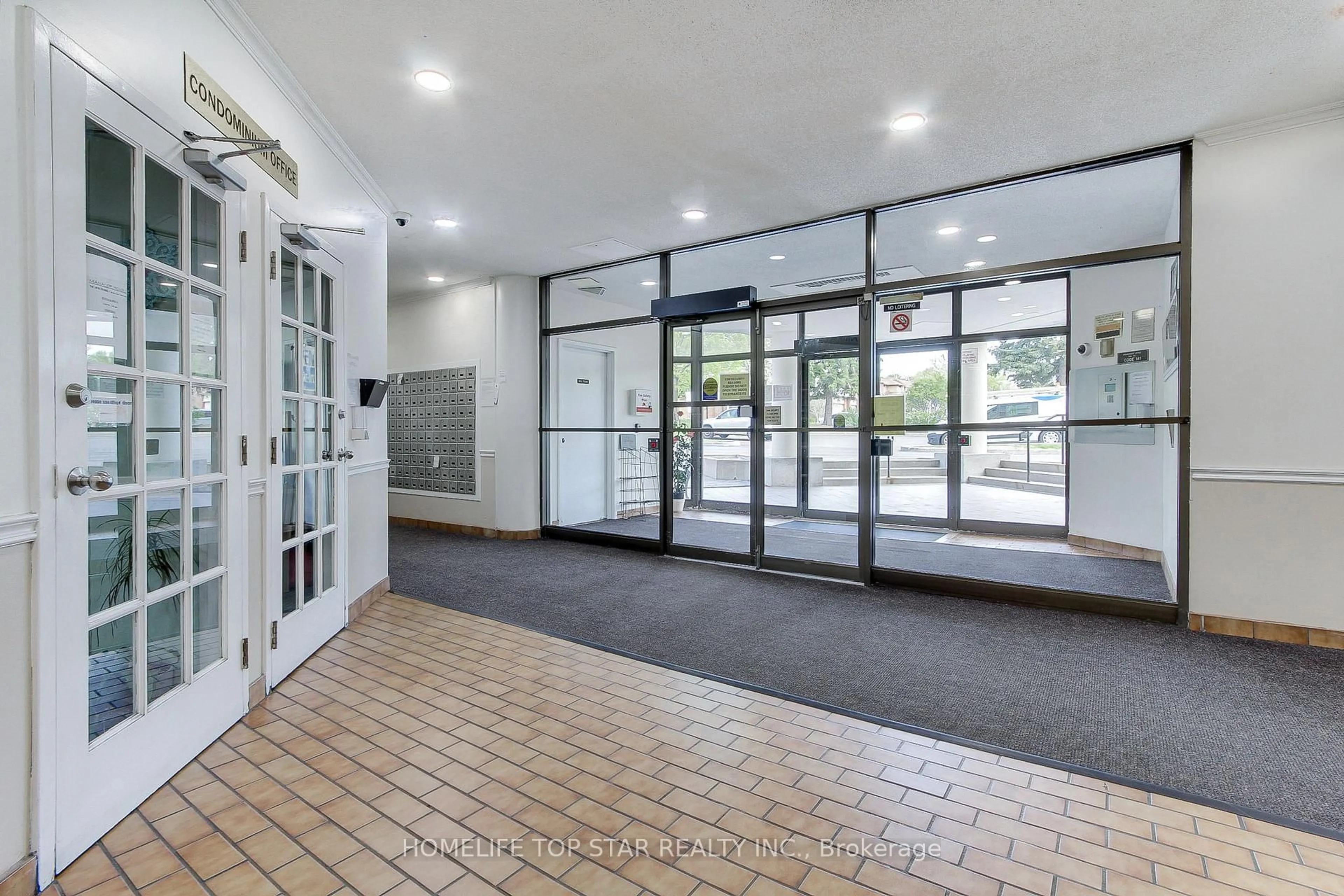 Indoor foyer for 5580 Sheppard Ave #613, Toronto Ontario M1B 2L3