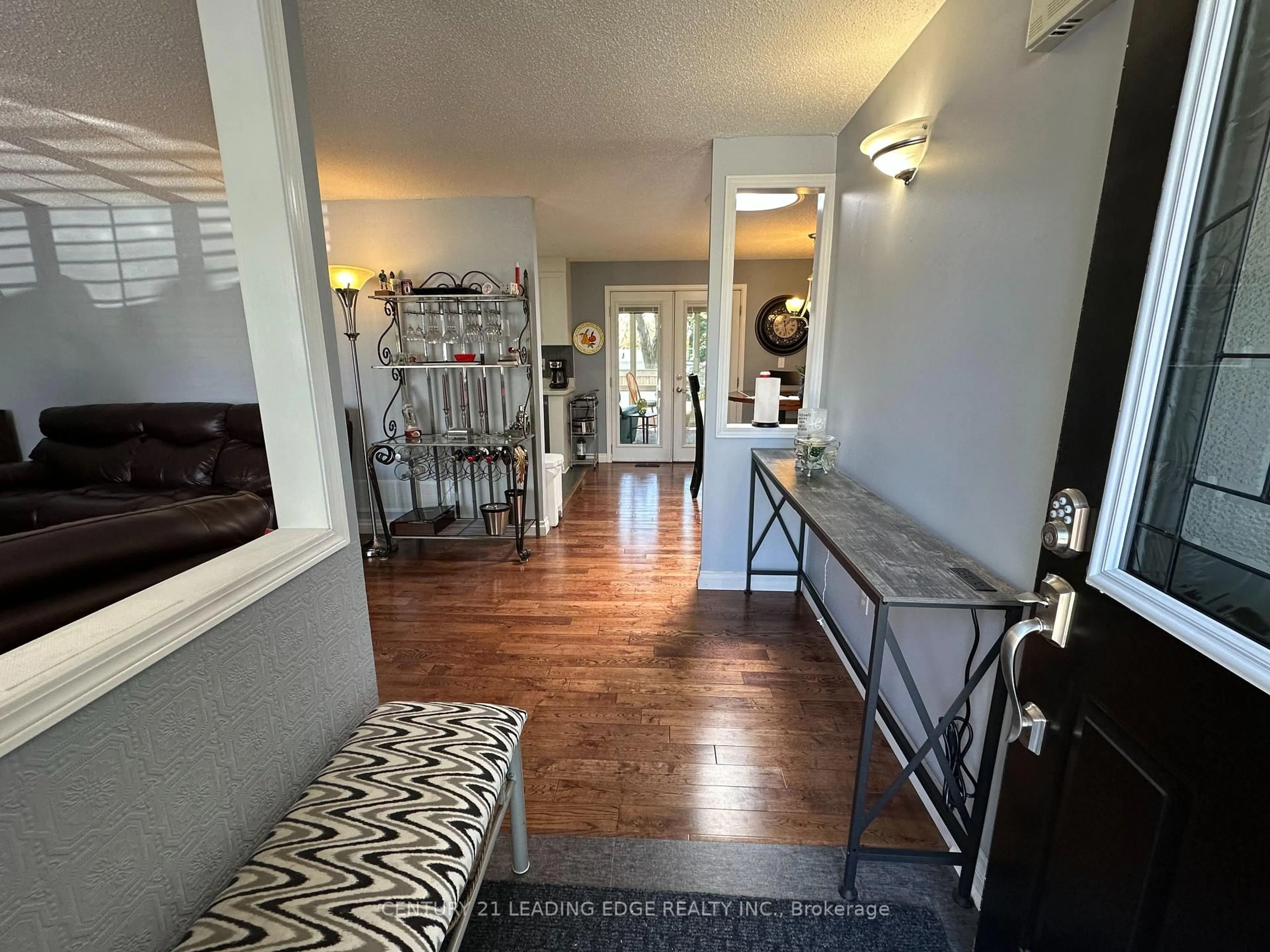 Indoor entryway for 93 Wilmot Tr, Clarington Ontario L1B 1A7
