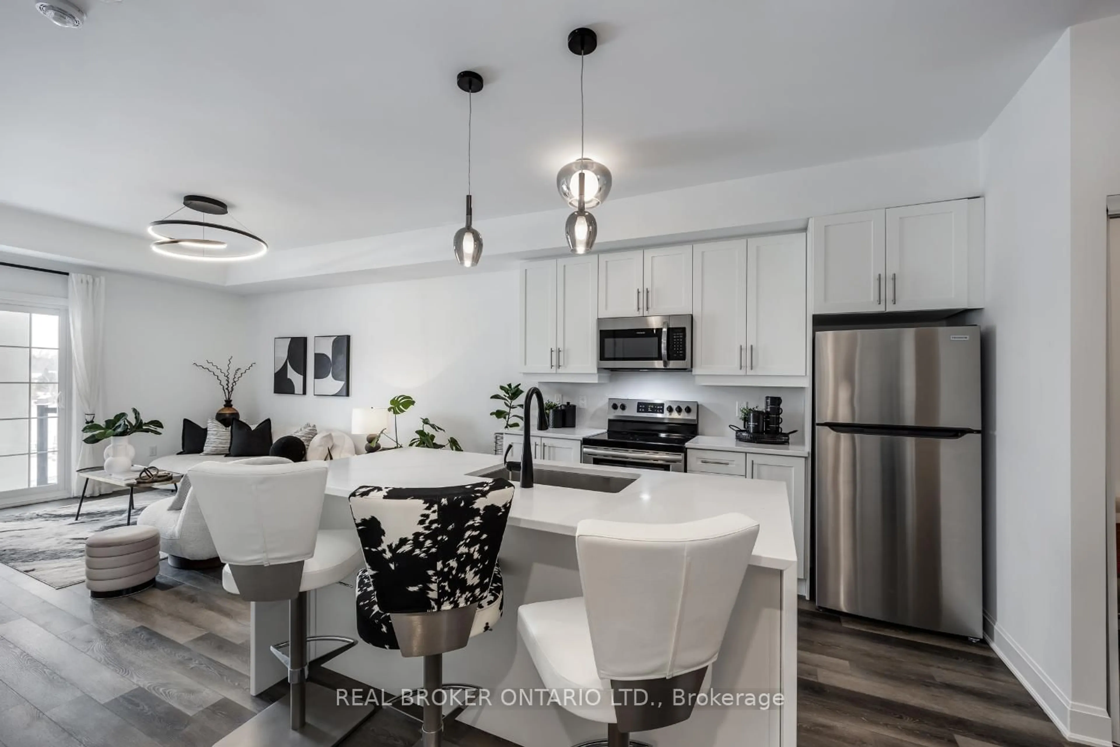 Open concept kitchen, unknown for 50 Lakebreeze Dr #427, Clarington Ontario L1B 0V9