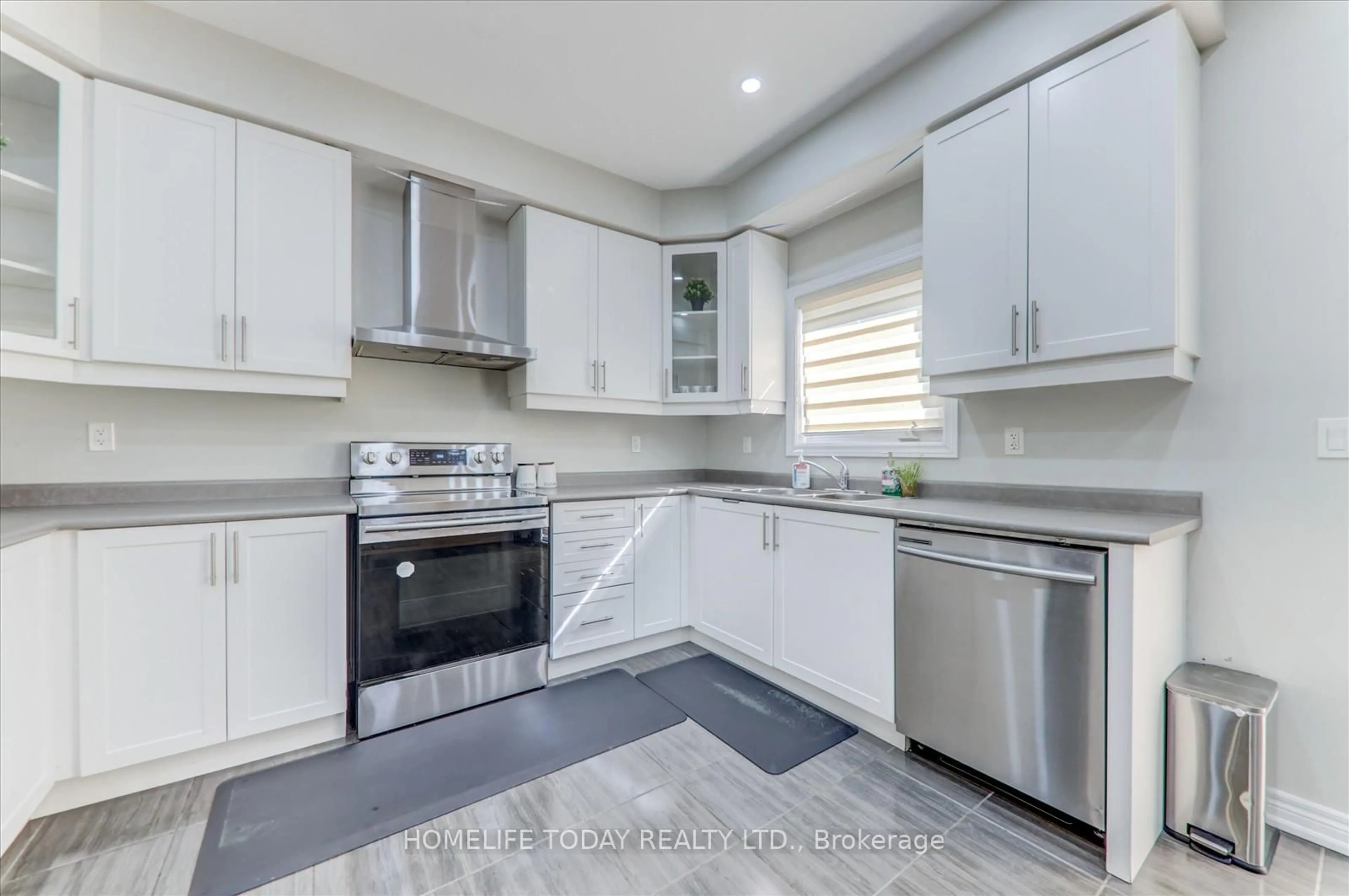 Standard kitchen, ceramic/tile floor for 106 Noden Cres, Clarington Ontario L1B 1H3