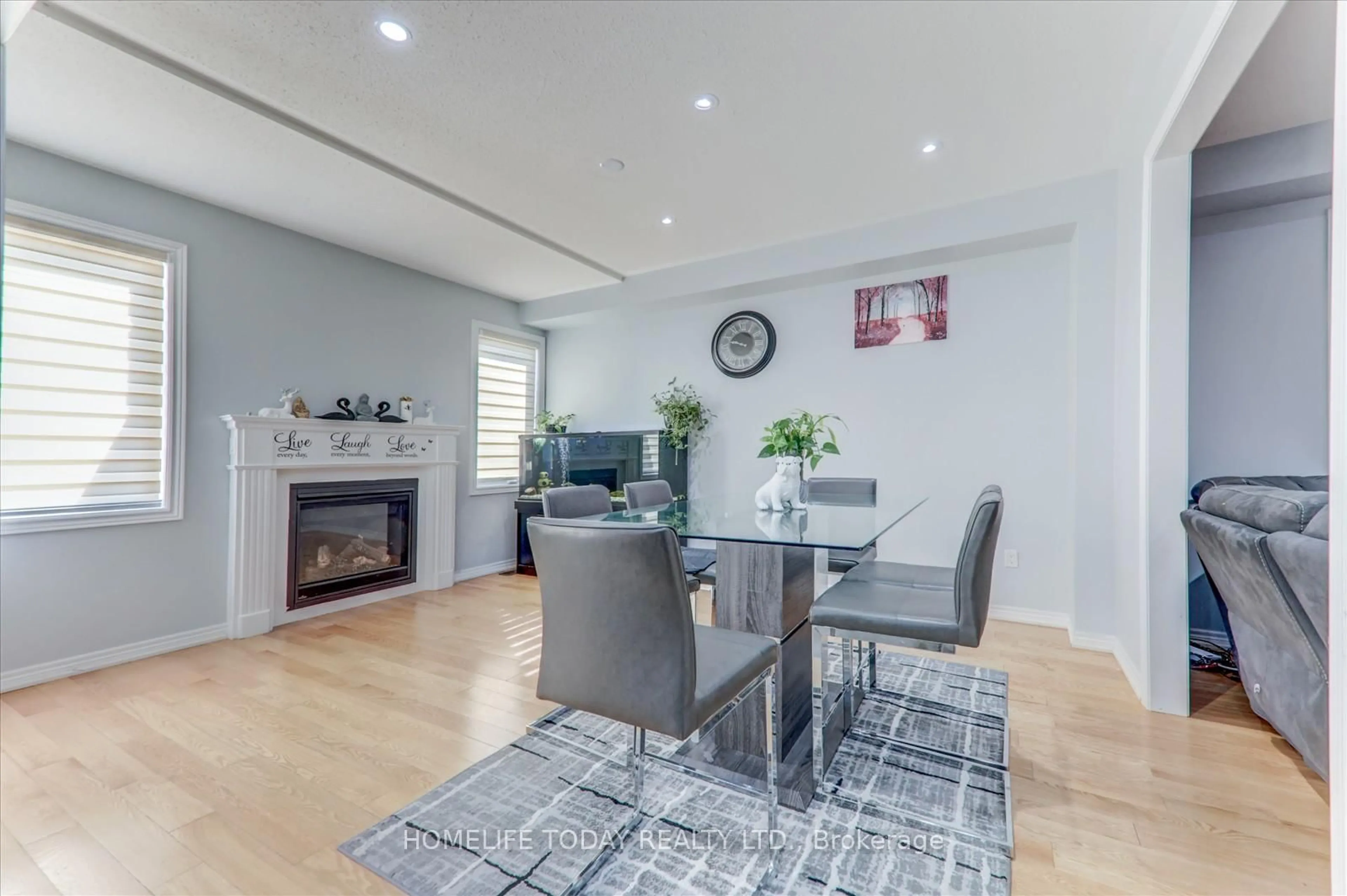 Dining room, wood/laminate floor for 106 Noden Cres, Clarington Ontario L1B 1H3