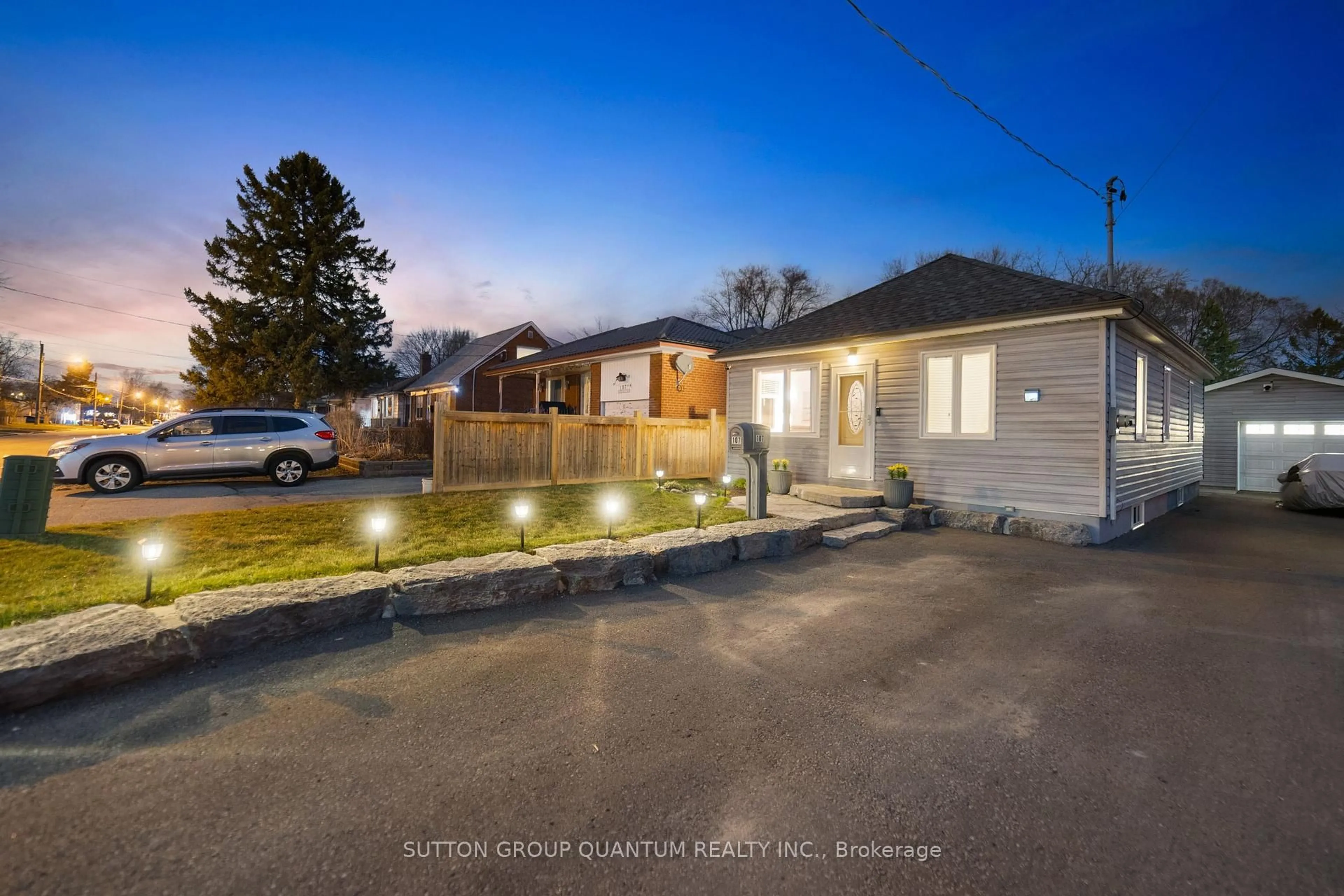 A pic from outside/outdoor area/front of a property/back of a property/a pic from drone, street for 107 Kitchener Rd, Toronto Ontario M1E 2Y1