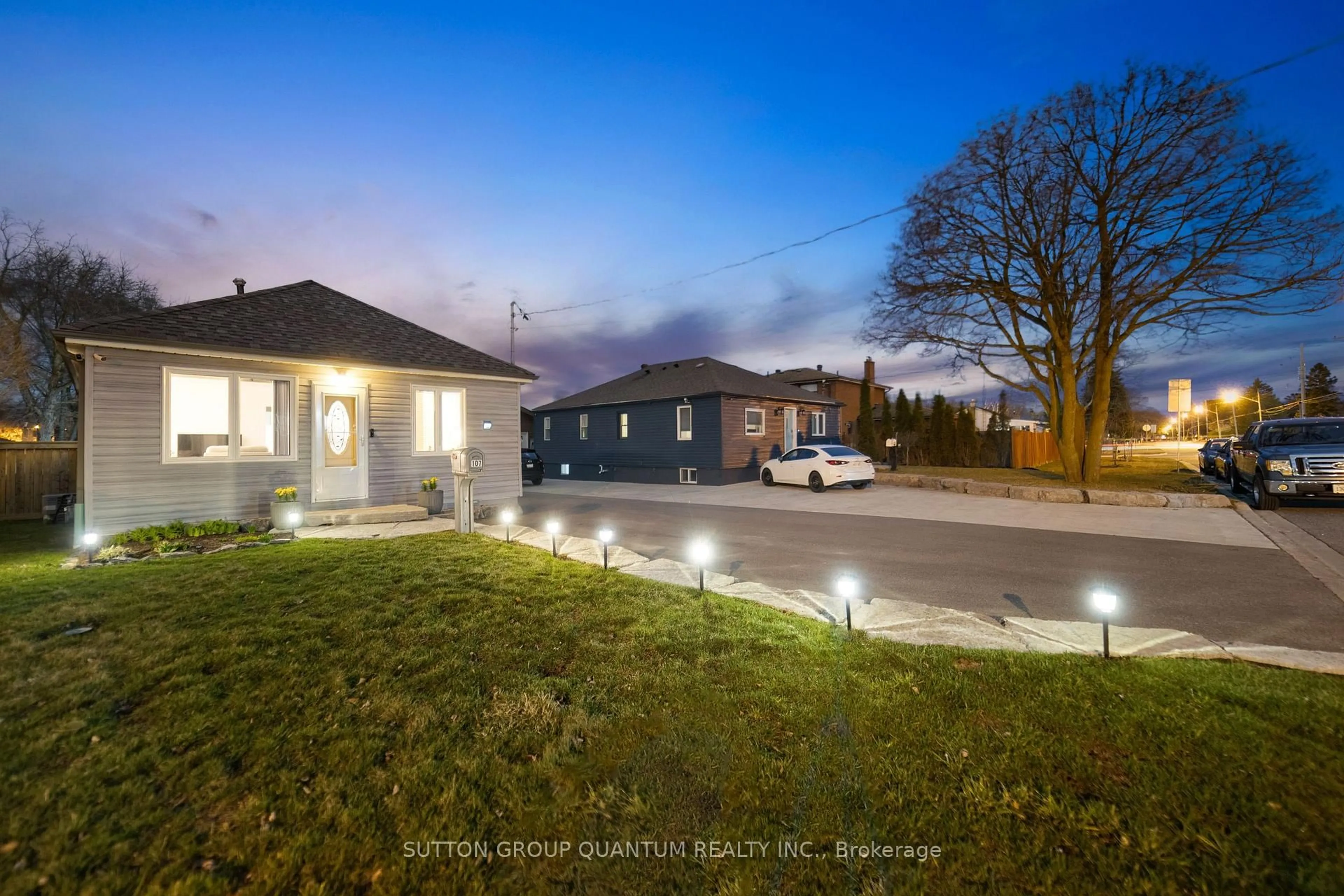 A pic from outside/outdoor area/front of a property/back of a property/a pic from drone, street for 107 Kitchener Rd, Toronto Ontario M1E 2Y1