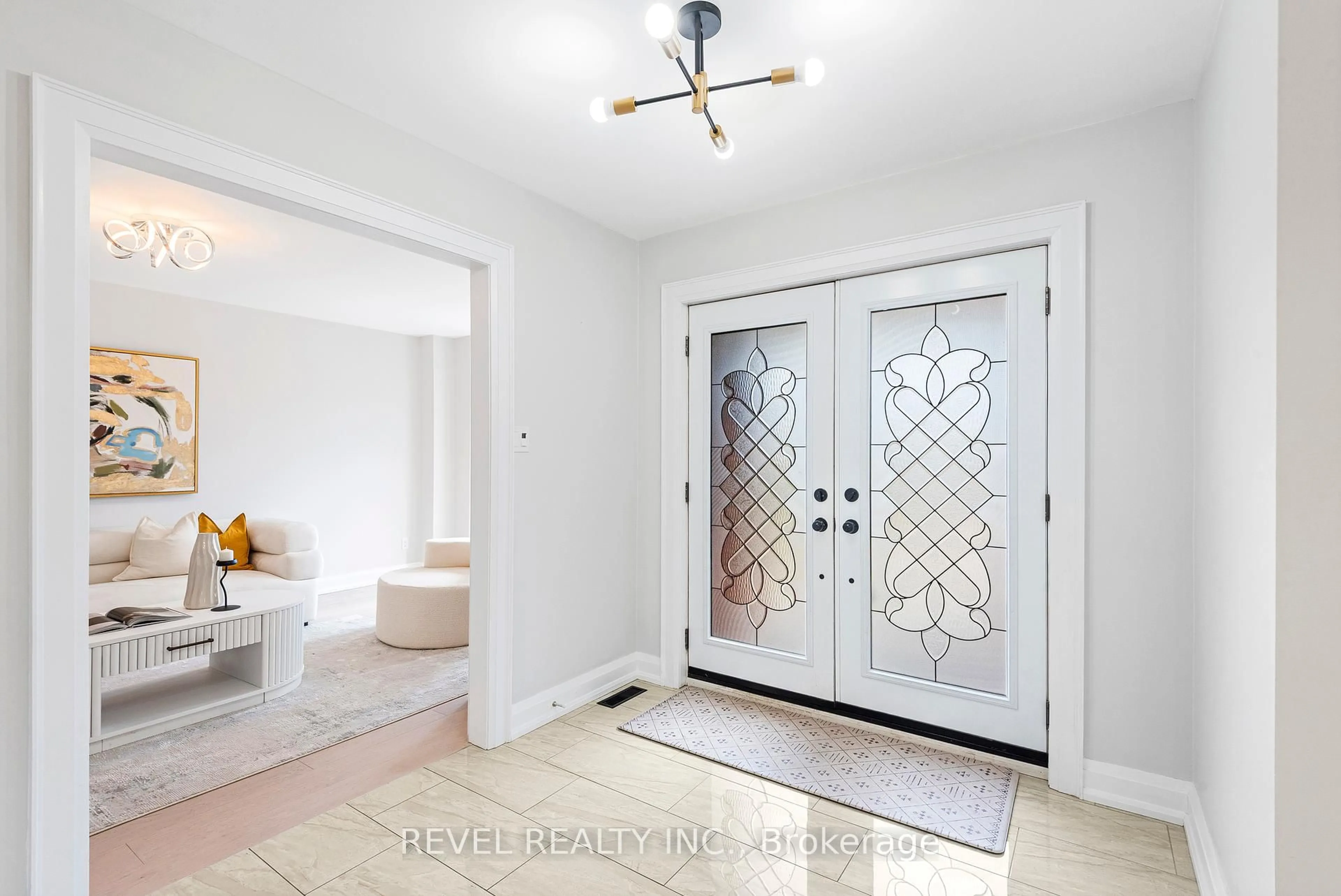 Indoor entryway for 12 Glenayr Gate, Whitby Ontario L1N 8J3