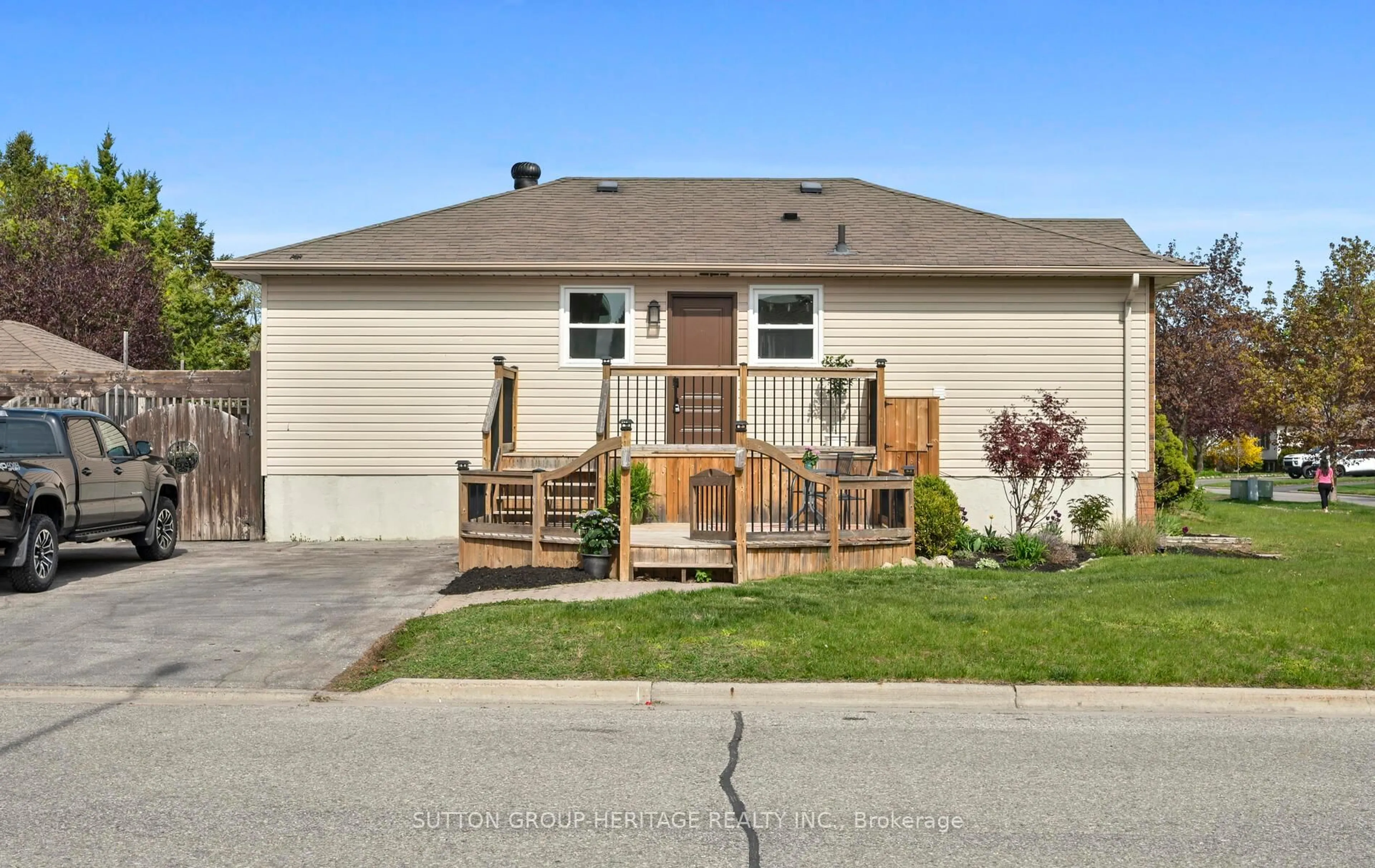 Unknown for 194 Seneca Ave, Oshawa Ontario L1G 7S6