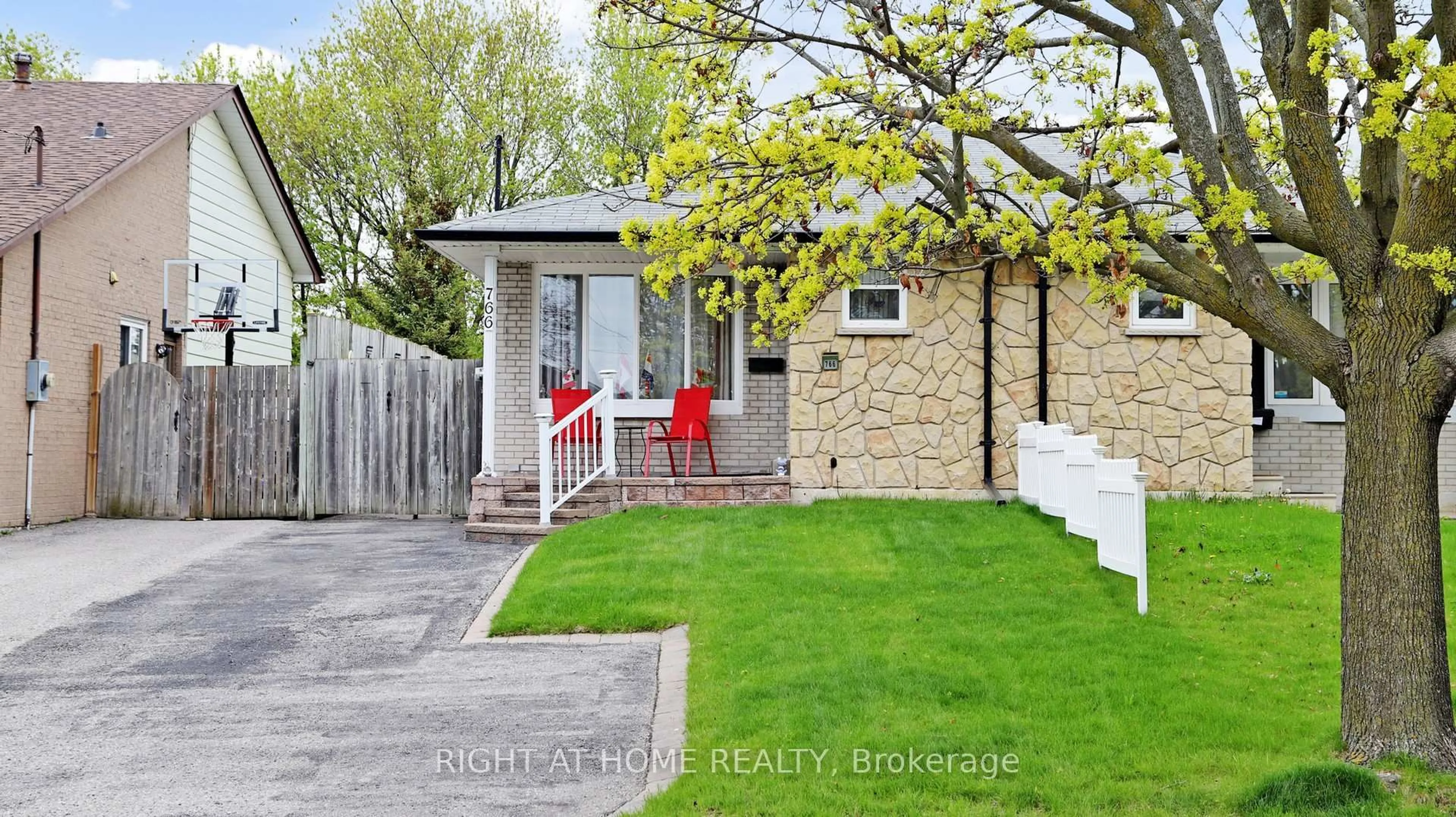 Unknown for 766 Kenora Ave, Oshawa Ontario L1J 1K6