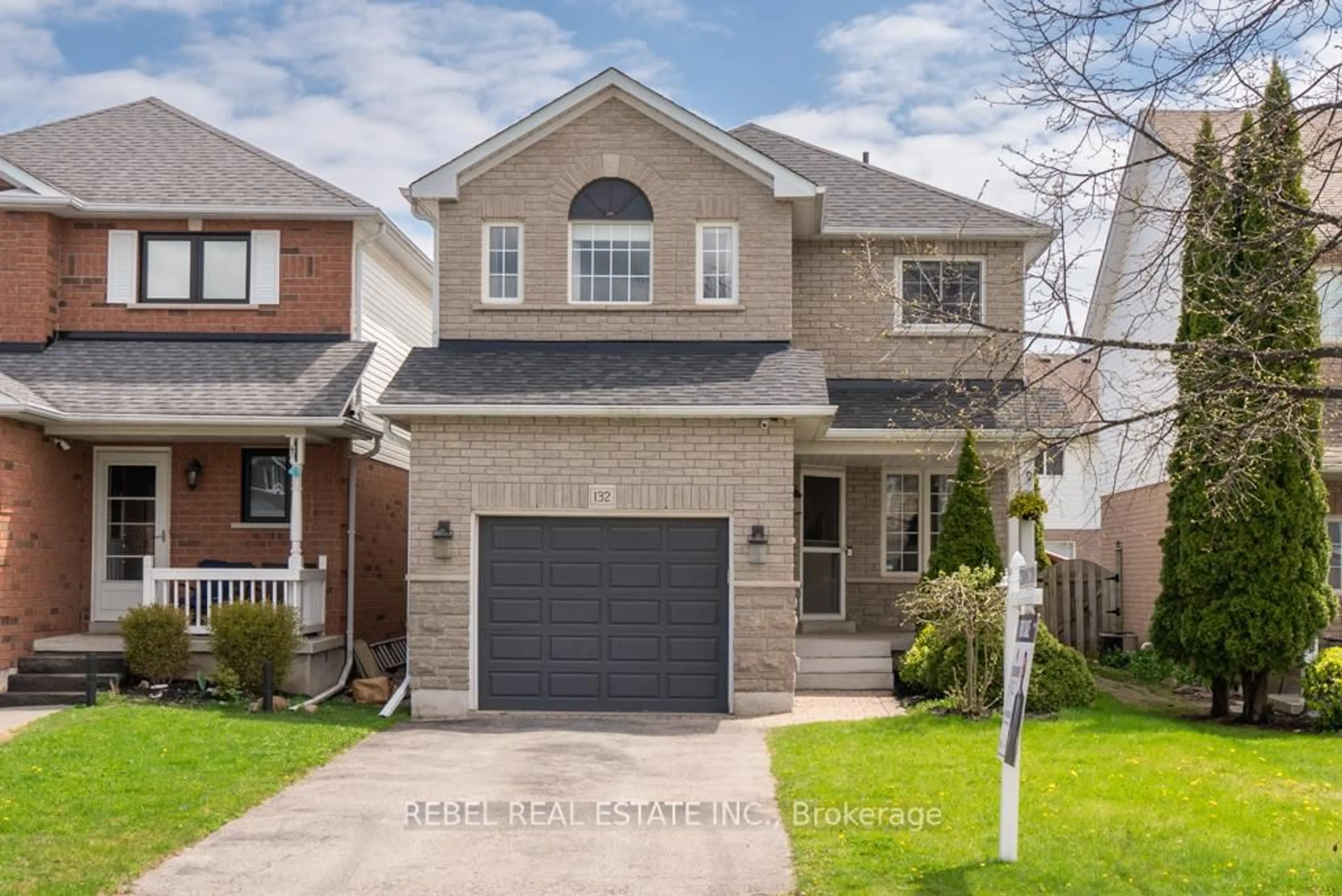 Home with brick exterior material, street for 132 Wade Sq, Clarington Ontario L1E 3E5