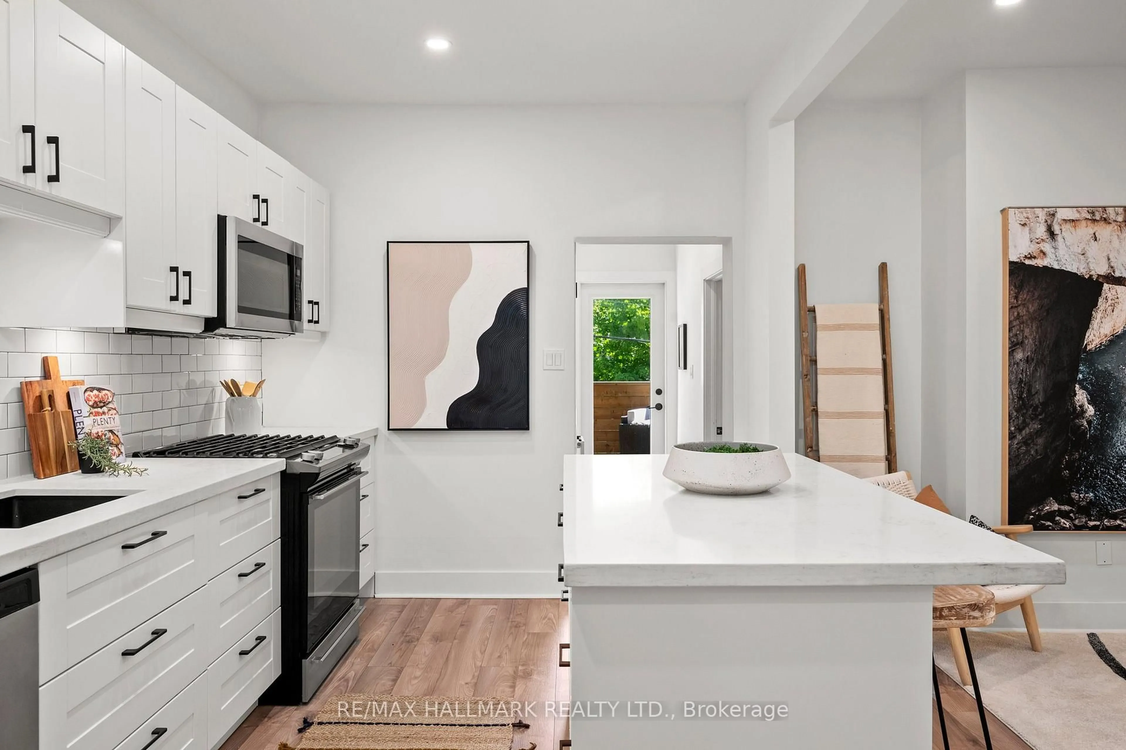 Open concept kitchen, ceramic/tile floor for 327 Kenilworth Ave, Toronto Ontario M4L 3S9