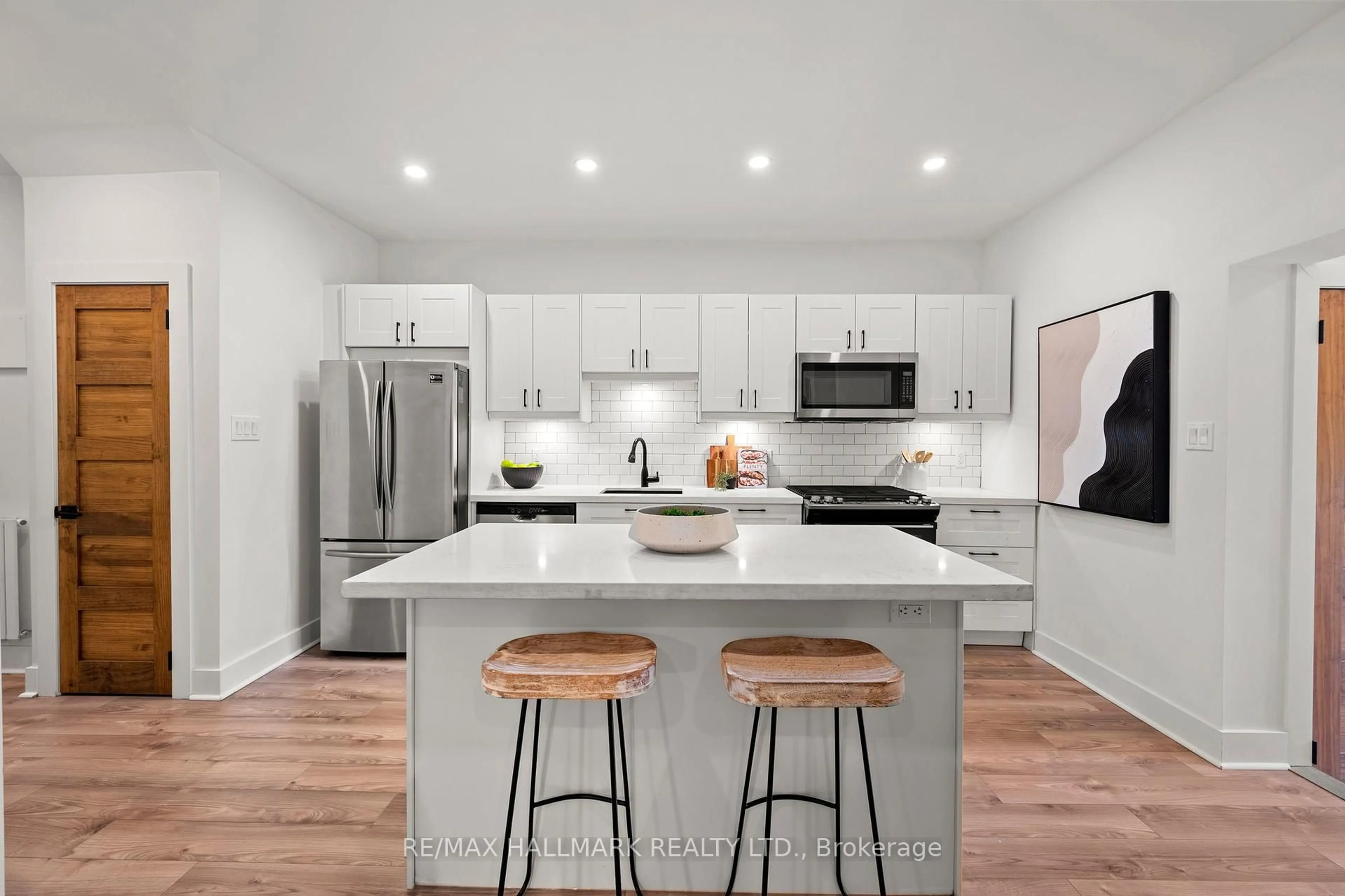 Open concept kitchen, unknown for 327 Kenilworth Ave, Toronto Ontario M4L 3S9