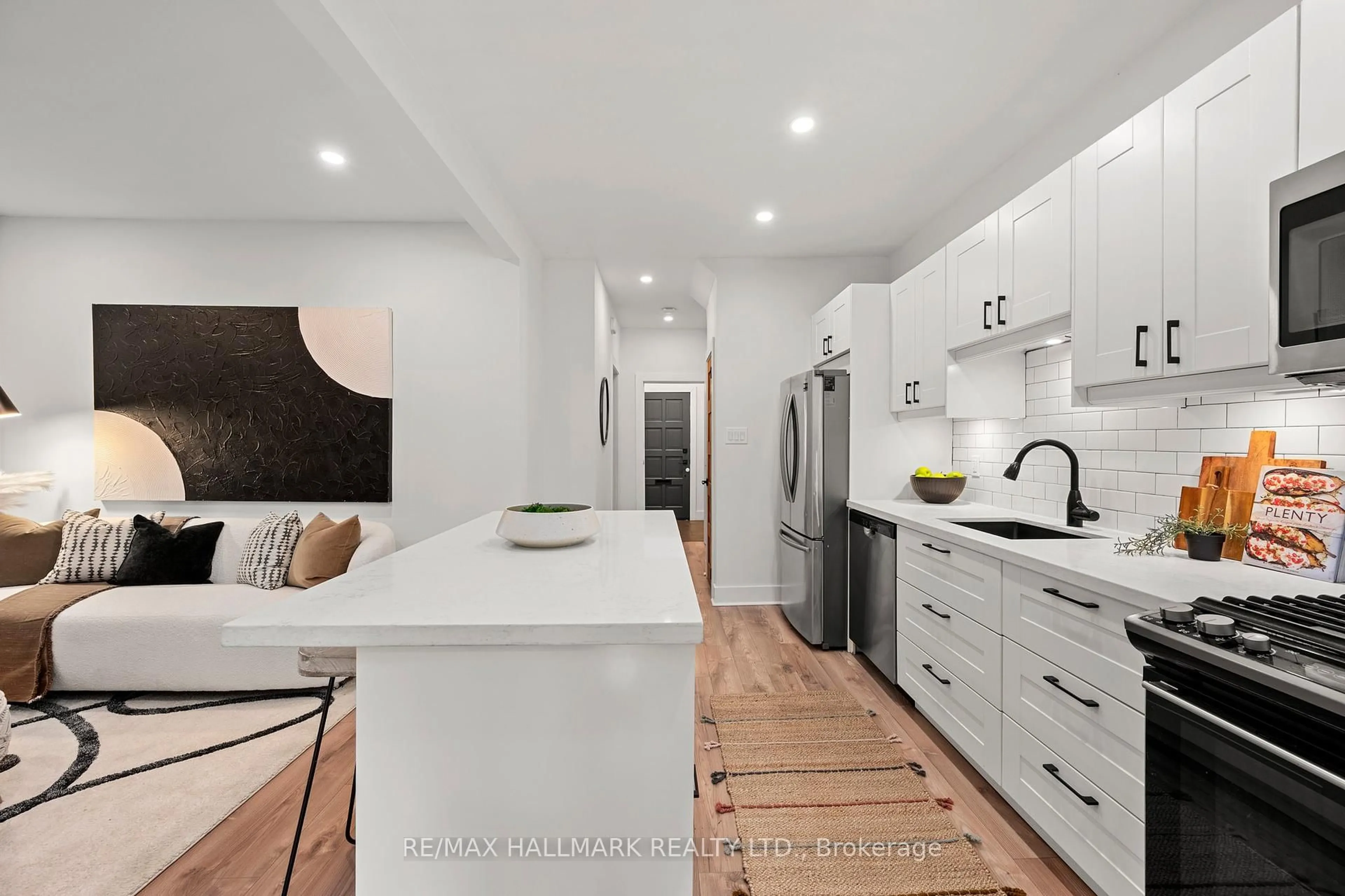 Open concept kitchen, ceramic/tile floor for 327 Kenilworth Ave, Toronto Ontario M4L 3S9