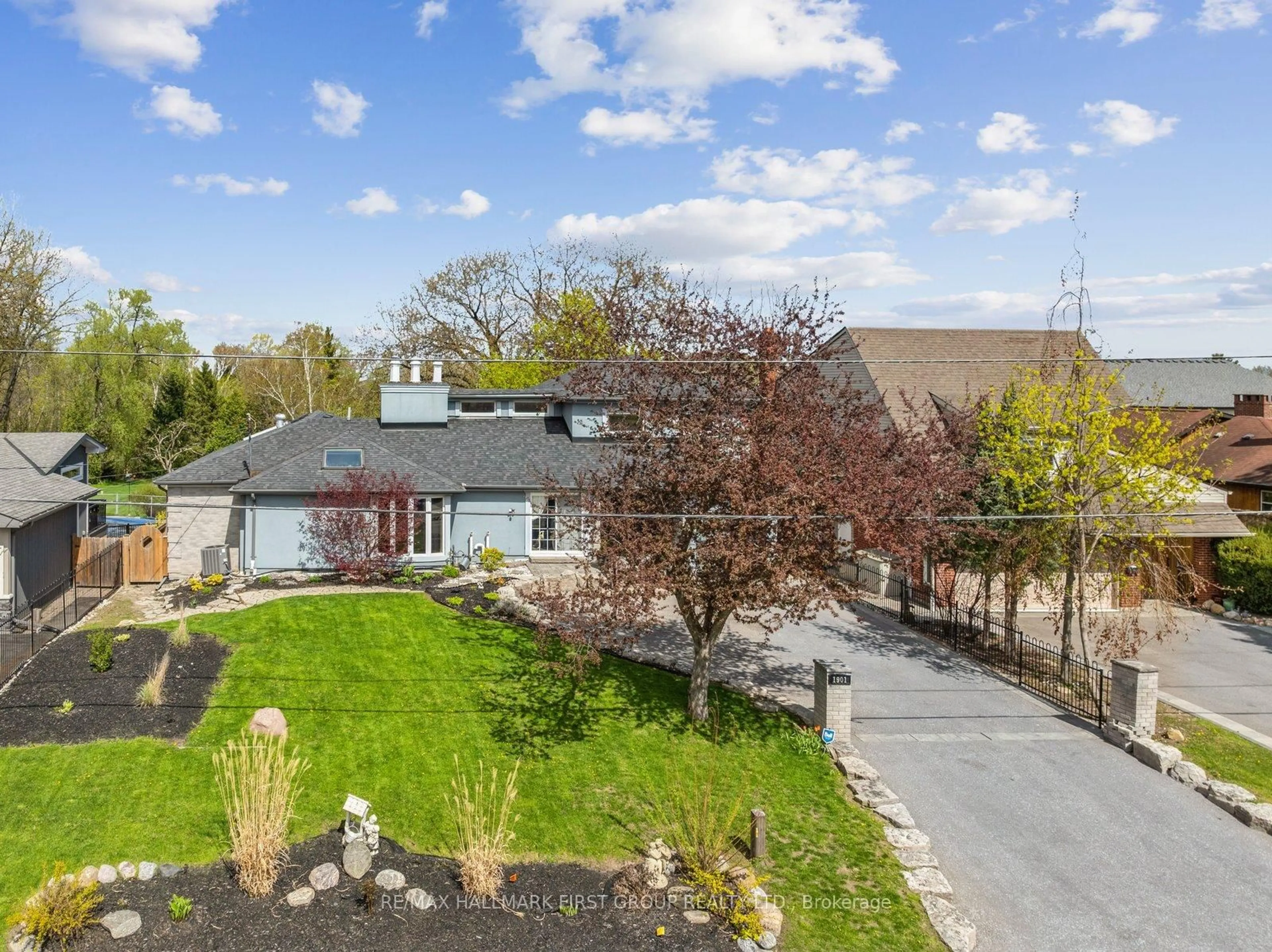 A pic from outside/outdoor area/front of a property/back of a property/a pic from drone, street for 1901 Spruce Hill Rd, Pickering Ontario L1V 1S6