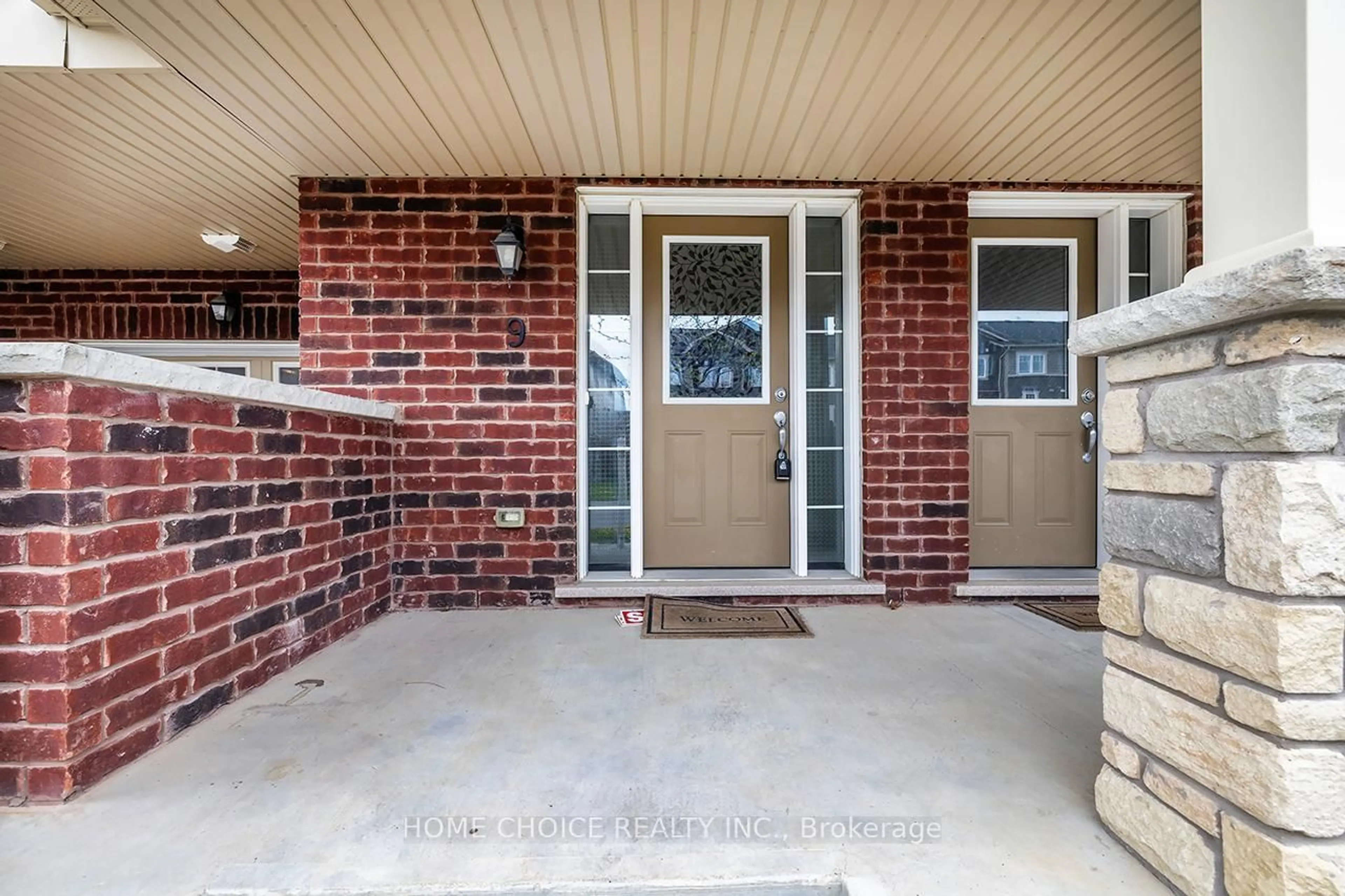 Indoor entryway for 9 Nearco Cres, Oshawa Ontario L1L 0J4