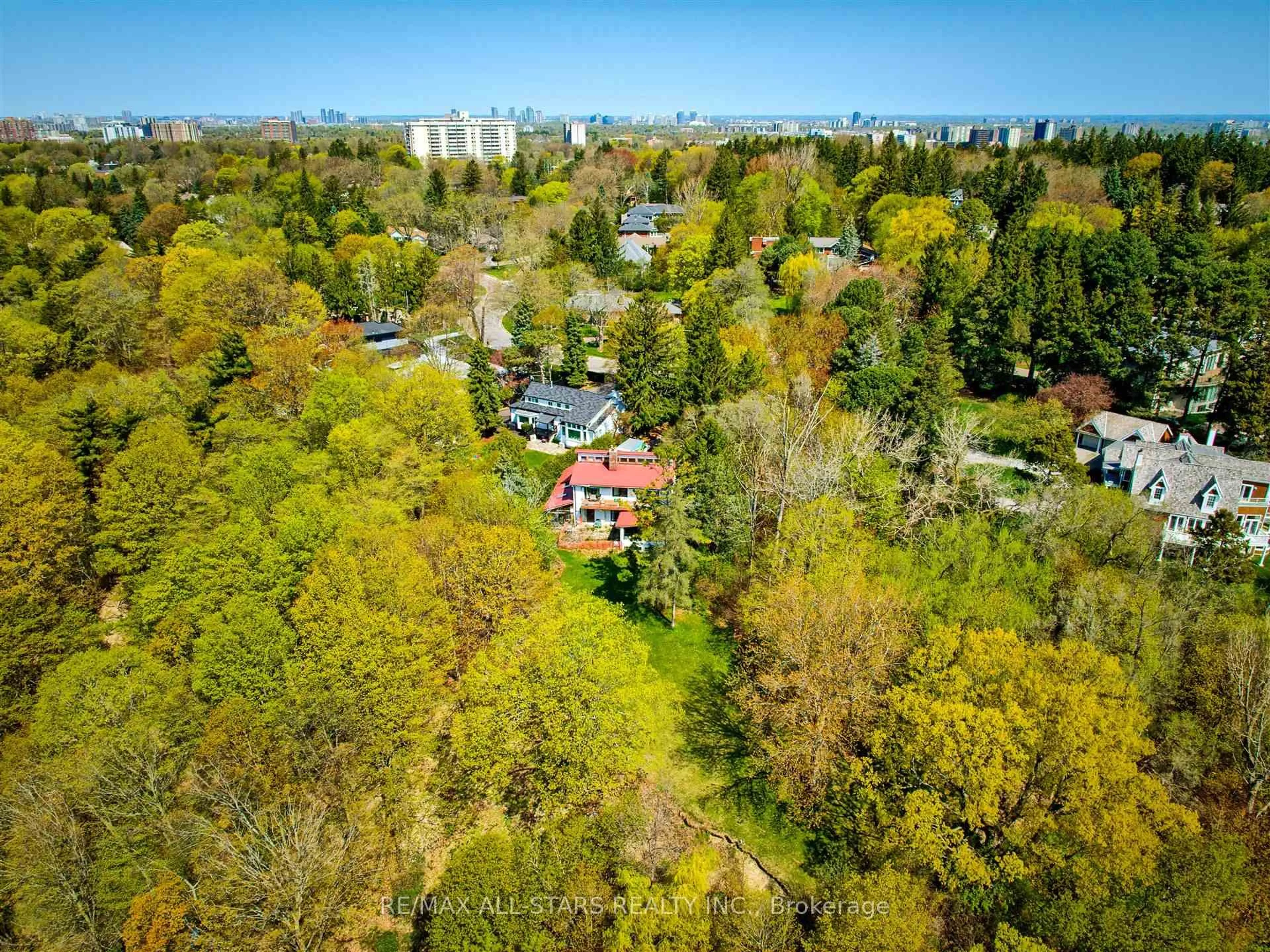 A pic from outside/outdoor area/front of a property/back of a property/a pic from drone, forest/trees view for 33 Bellehaven Cres, Toronto Ontario M1M 1H2