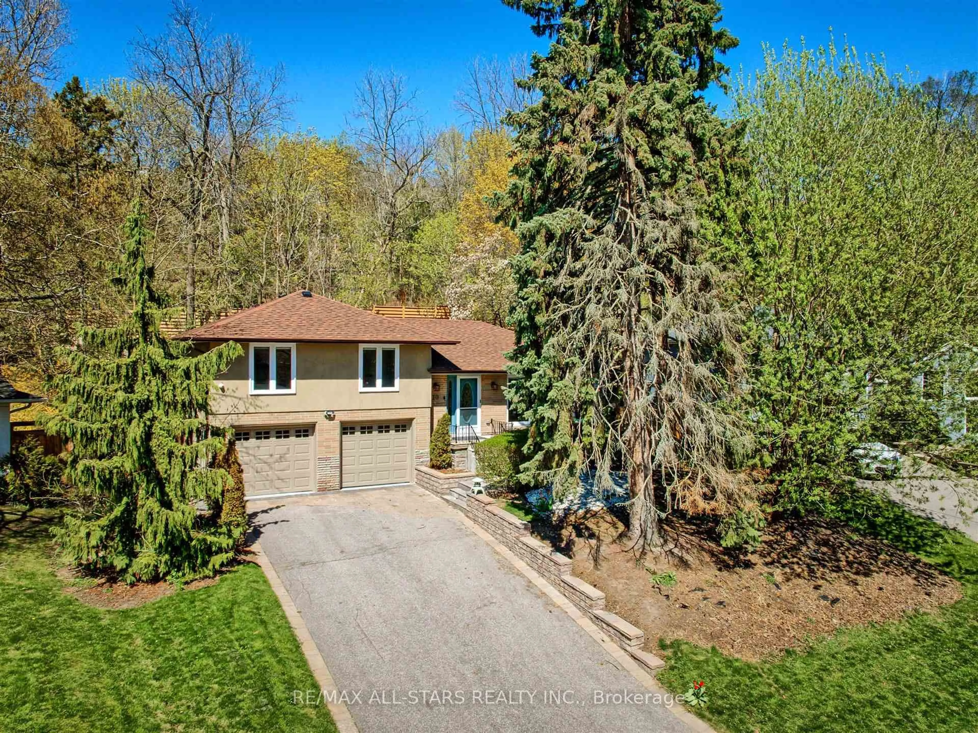 A pic from outside/outdoor area/front of a property/back of a property/a pic from drone, street for 10 Catalina Dr, Toronto Ontario M1M 1K6