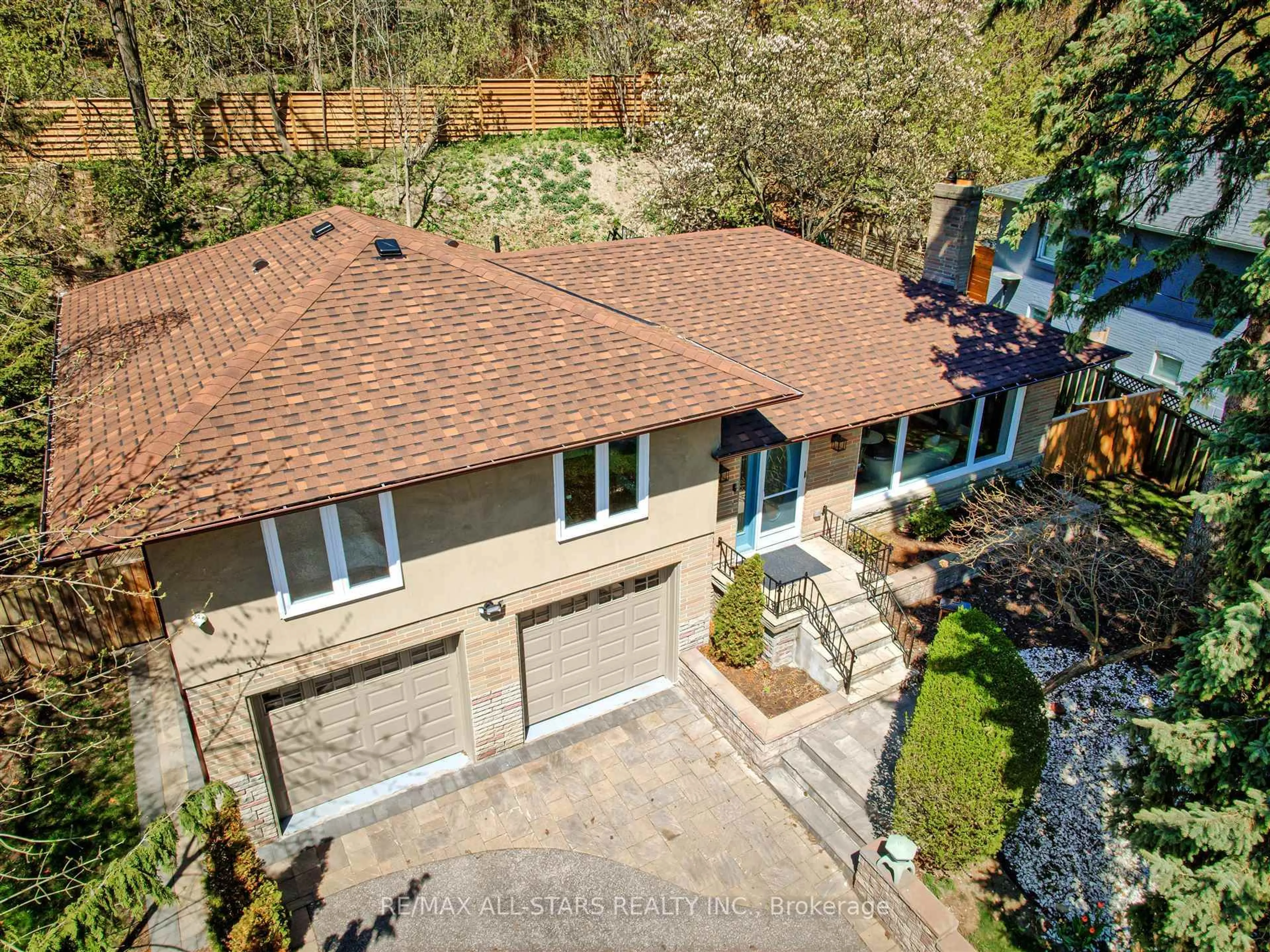A pic from outside/outdoor area/front of a property/back of a property/a pic from drone, street for 10 Catalina Dr, Toronto Ontario M1M 1K6
