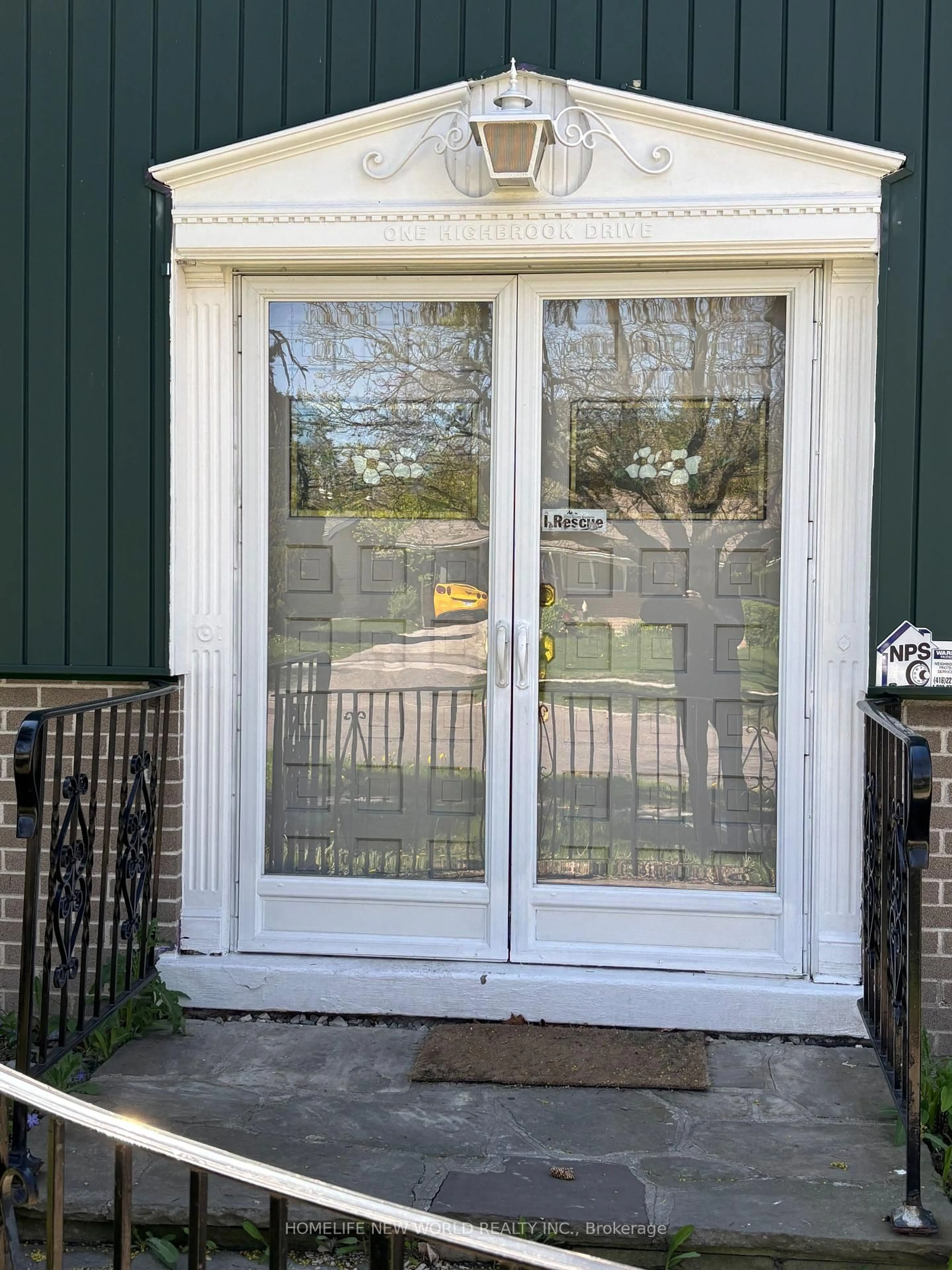 Indoor entryway for 1 Highbrook Dr, Toronto Ontario M1P 3L2