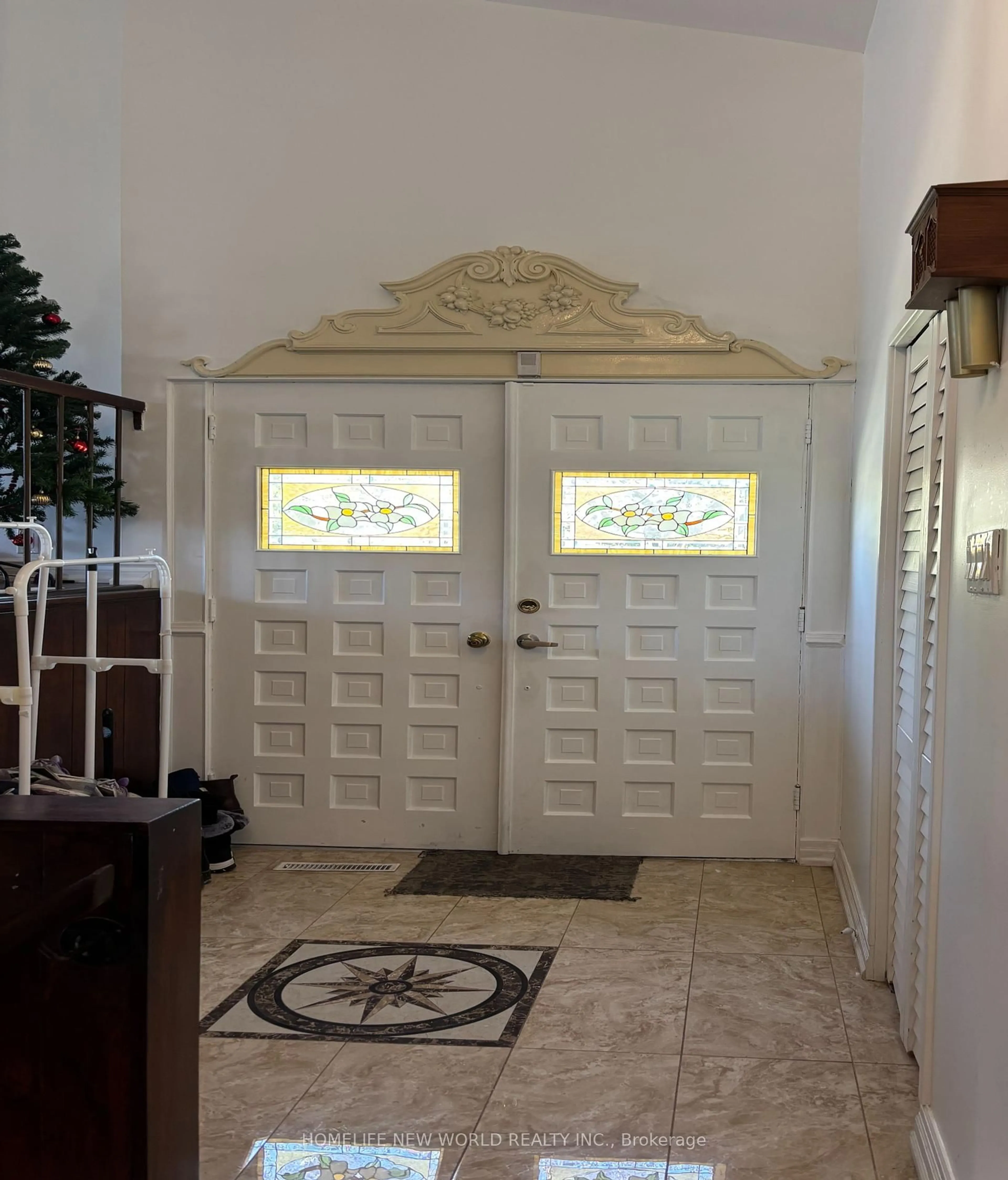 Indoor entryway for 1 Highbrook Dr, Toronto Ontario M1P 3L2