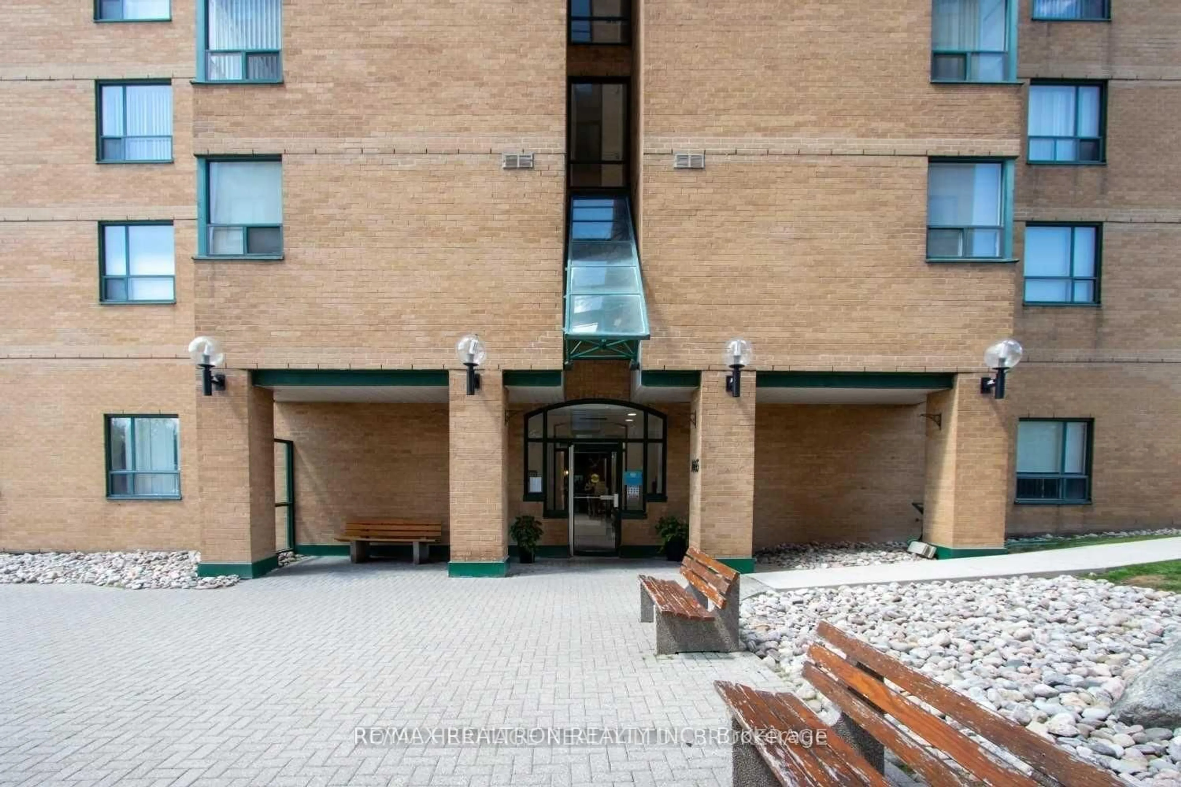 Indoor foyer for 1665 Pickering Pkwy #212, Pickering Ontario L1V 6L4